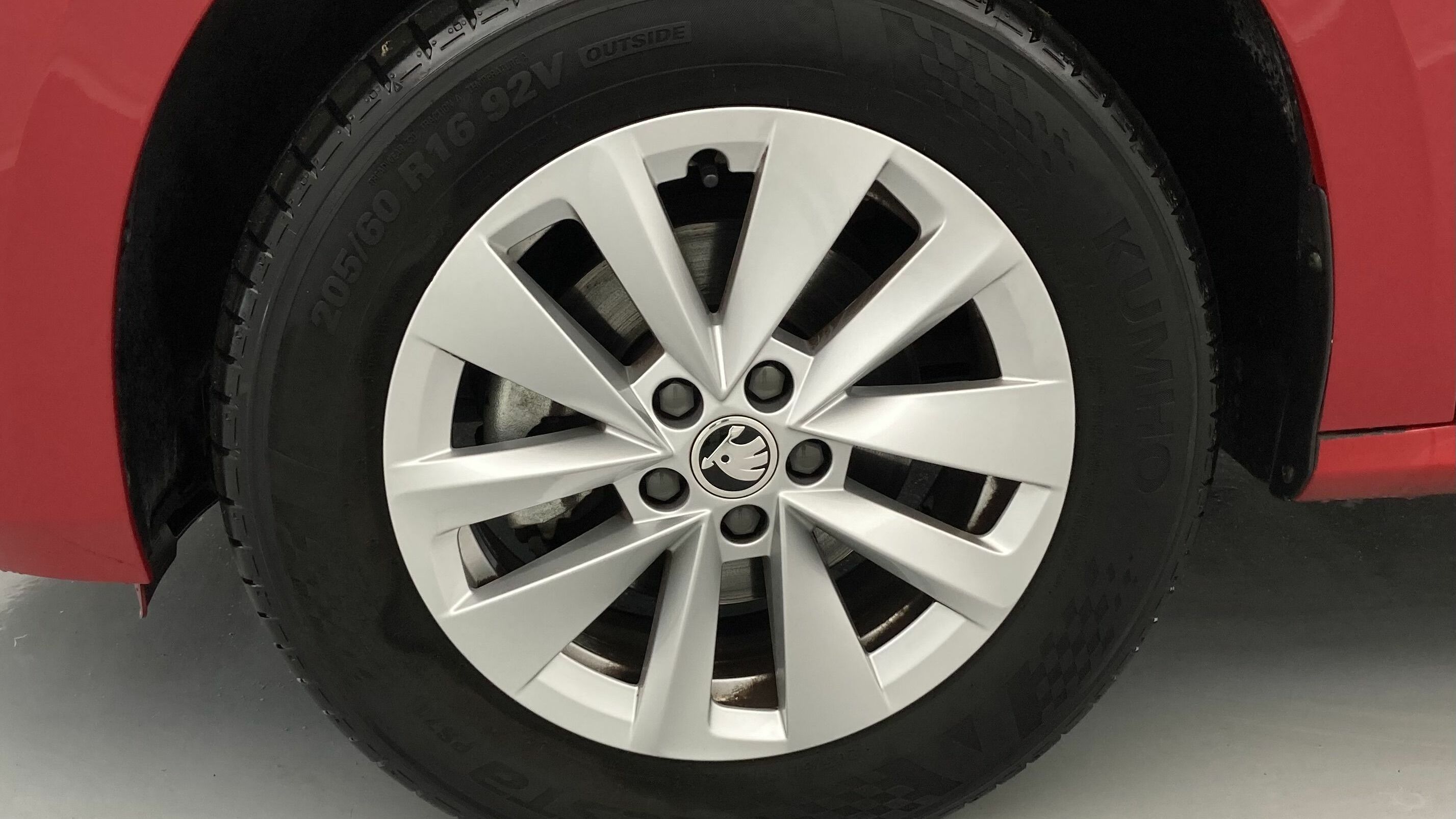 skoda kamiq selection 1.0 TSI 95 2024 rojo velvet 26