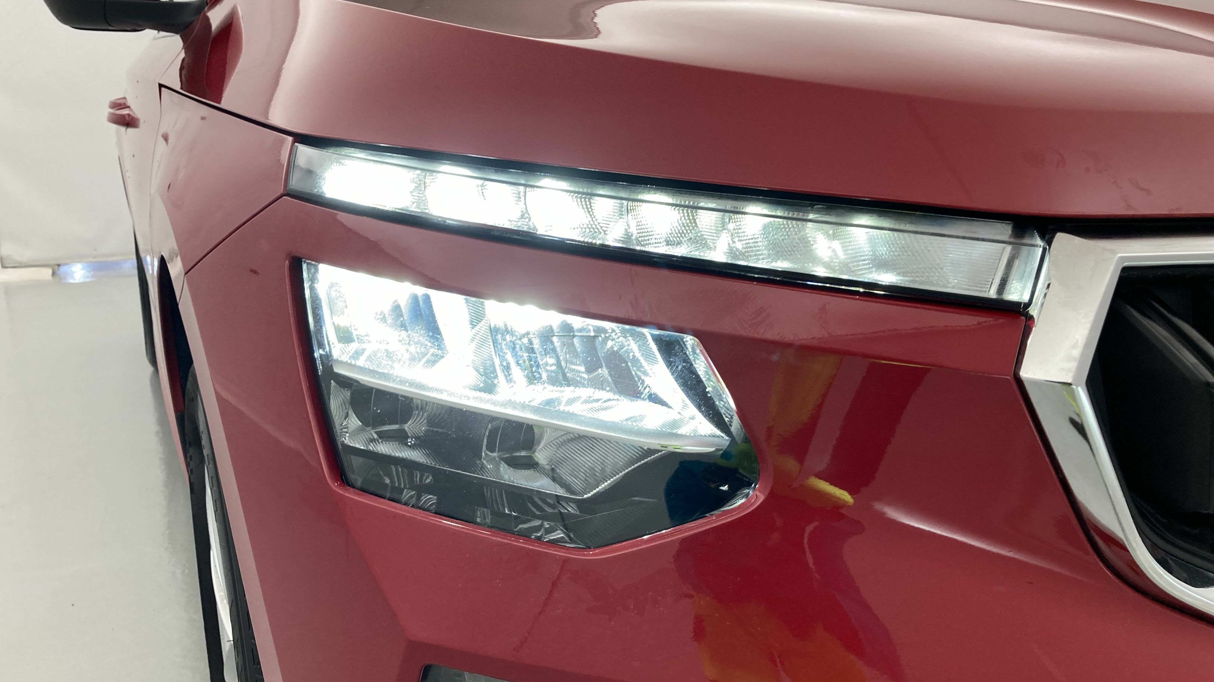 skoda kamiq selection 1.0 TSI 95 2024 rojo velvet 28