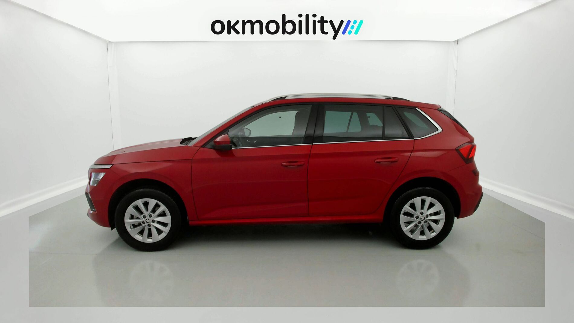 skoda kamiq selection 1.0 TSI 95 2024 rojo velvet 5