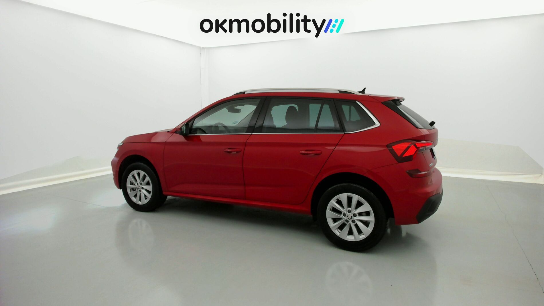 skoda kamiq selection 1.0 TSI 95 2024 rojo velvet 7