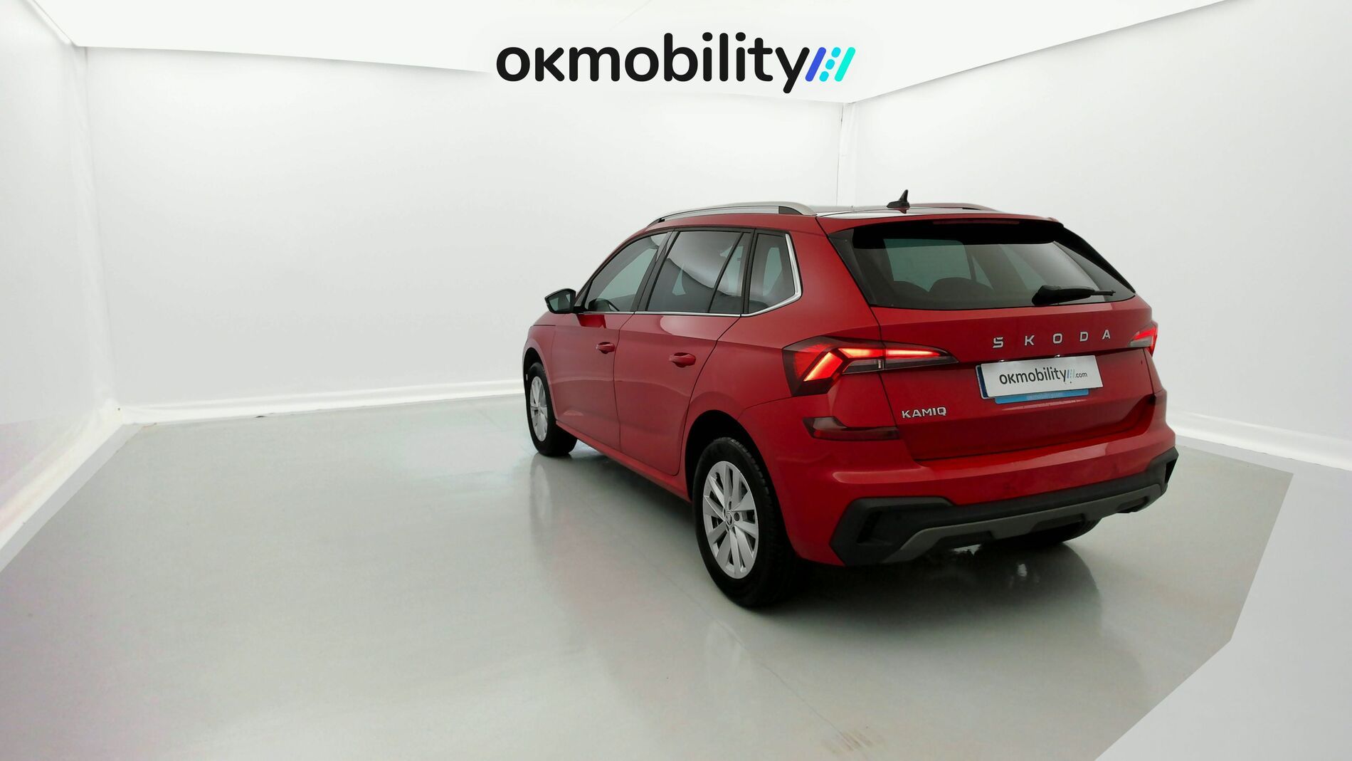 skoda kamiq selection 1.0 TSI 95 2024 rojo velvet 8