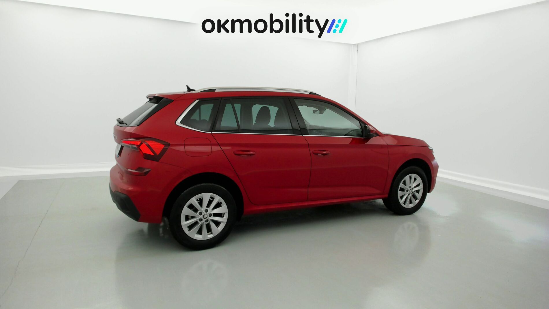 skoda kamiq selection 1.0 TSI 95 2024 rojo velvet 11