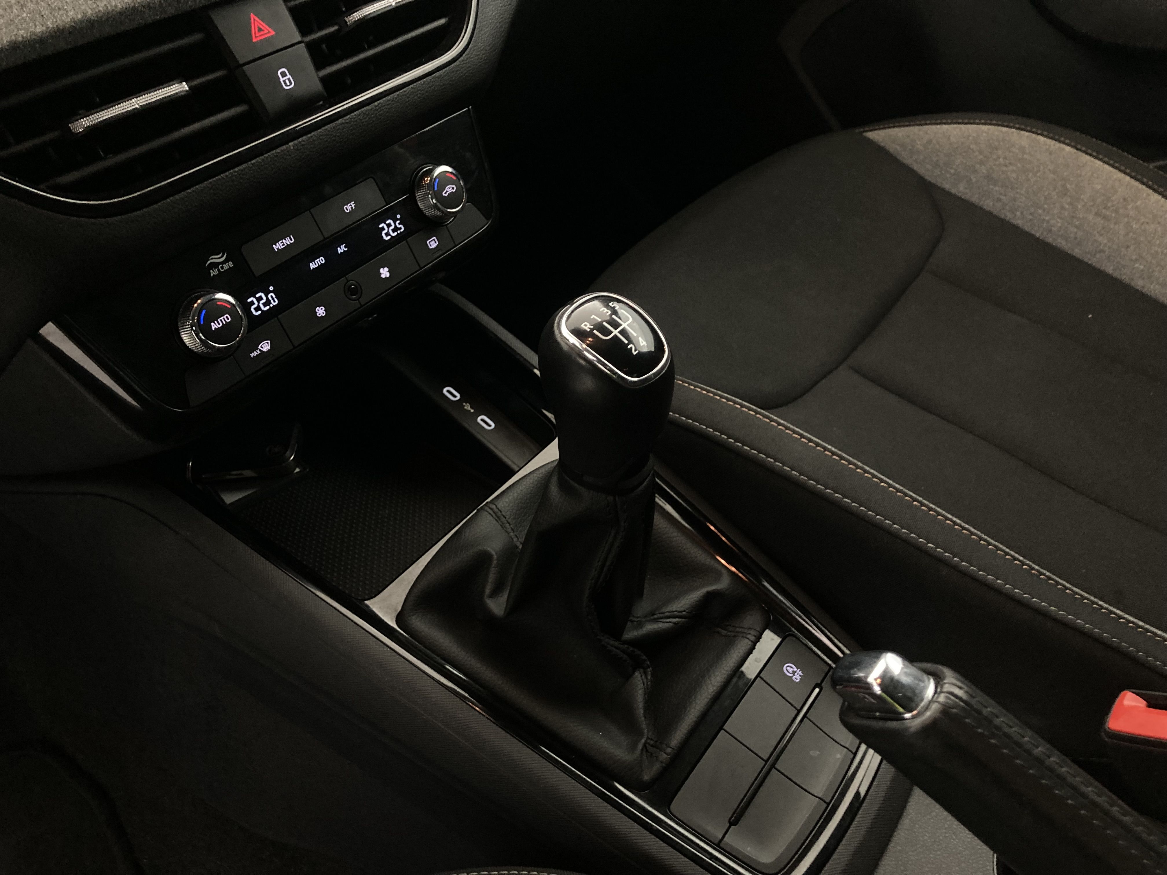 skoda kamiq selection 1.0 TSI 95 2024 rojo velvet 12