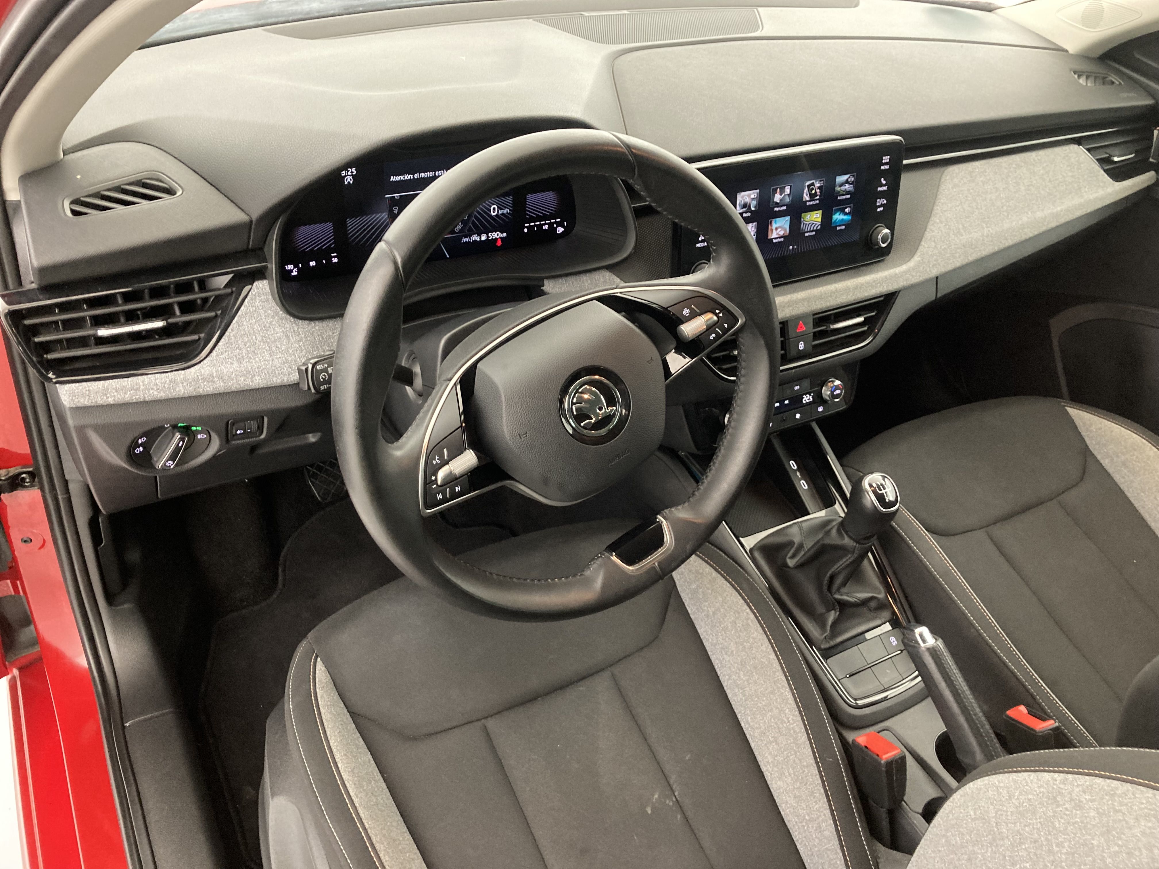 skoda kamiq selection 1.0 TSI 95 2024 rojo velvet 14