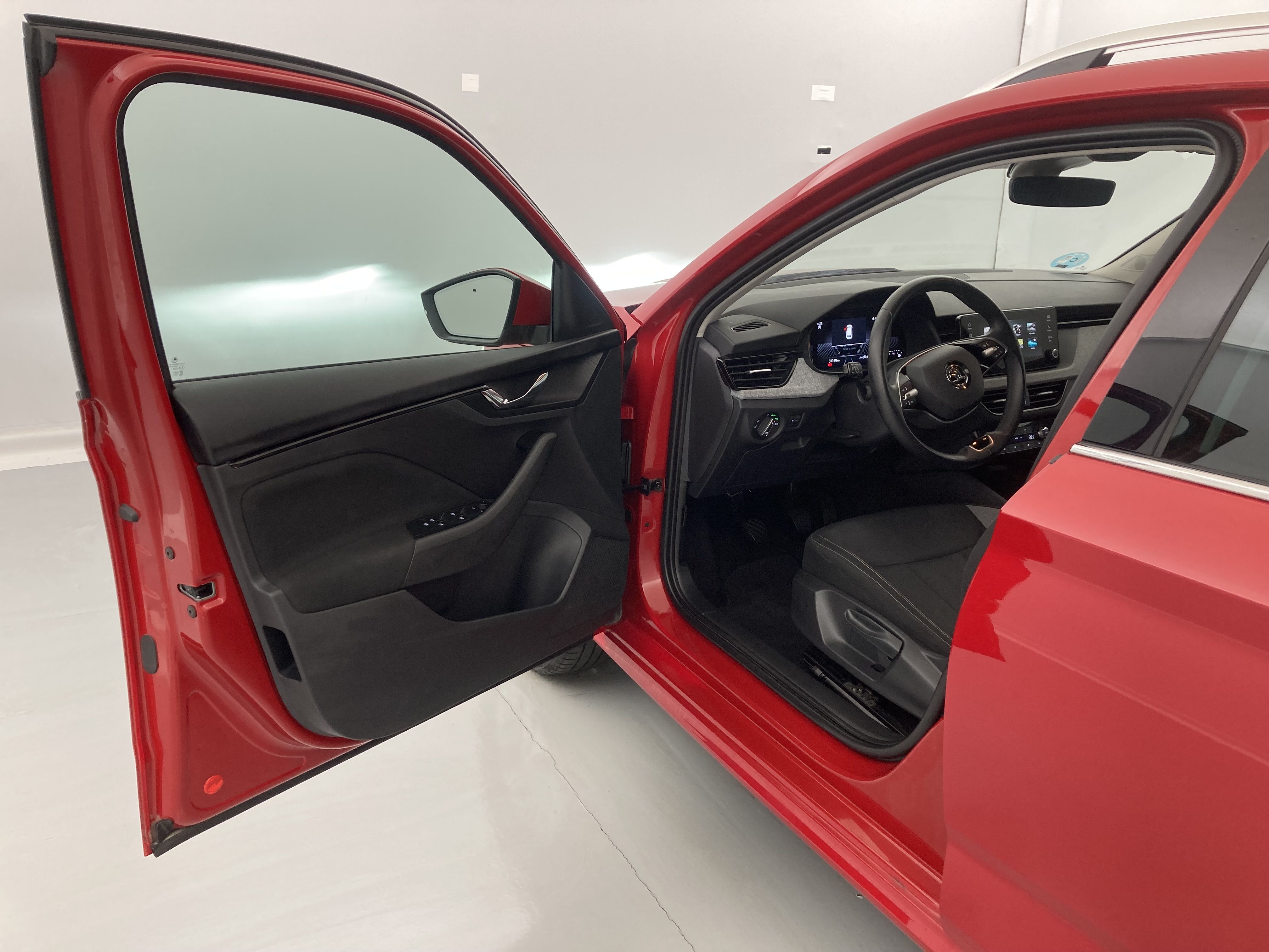 skoda kamiq selection 1.0 TSI 95 2024 rojo velvet 15