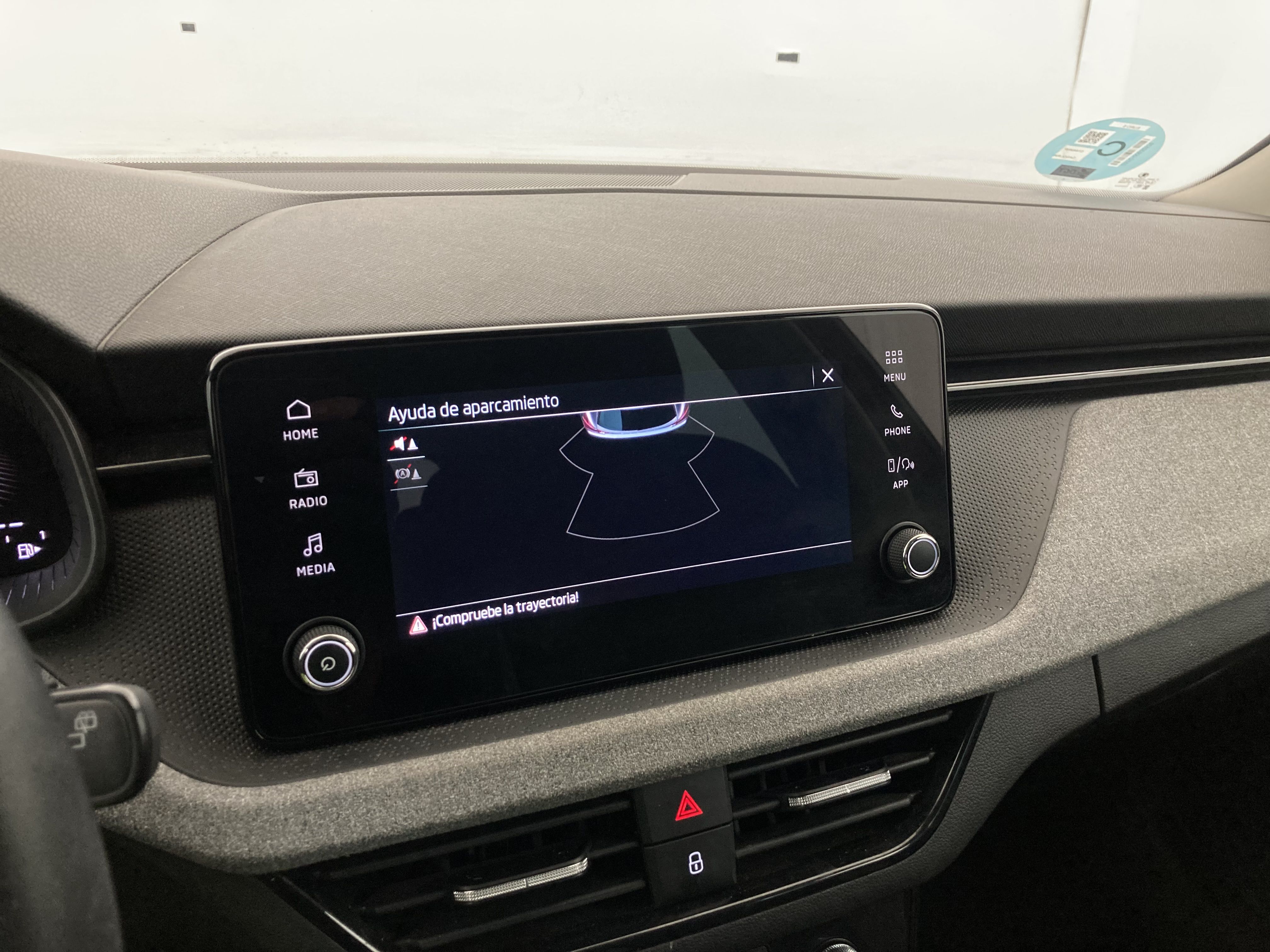 skoda kamiq selection 1.0 TSI 95 2024 rojo velvet 17