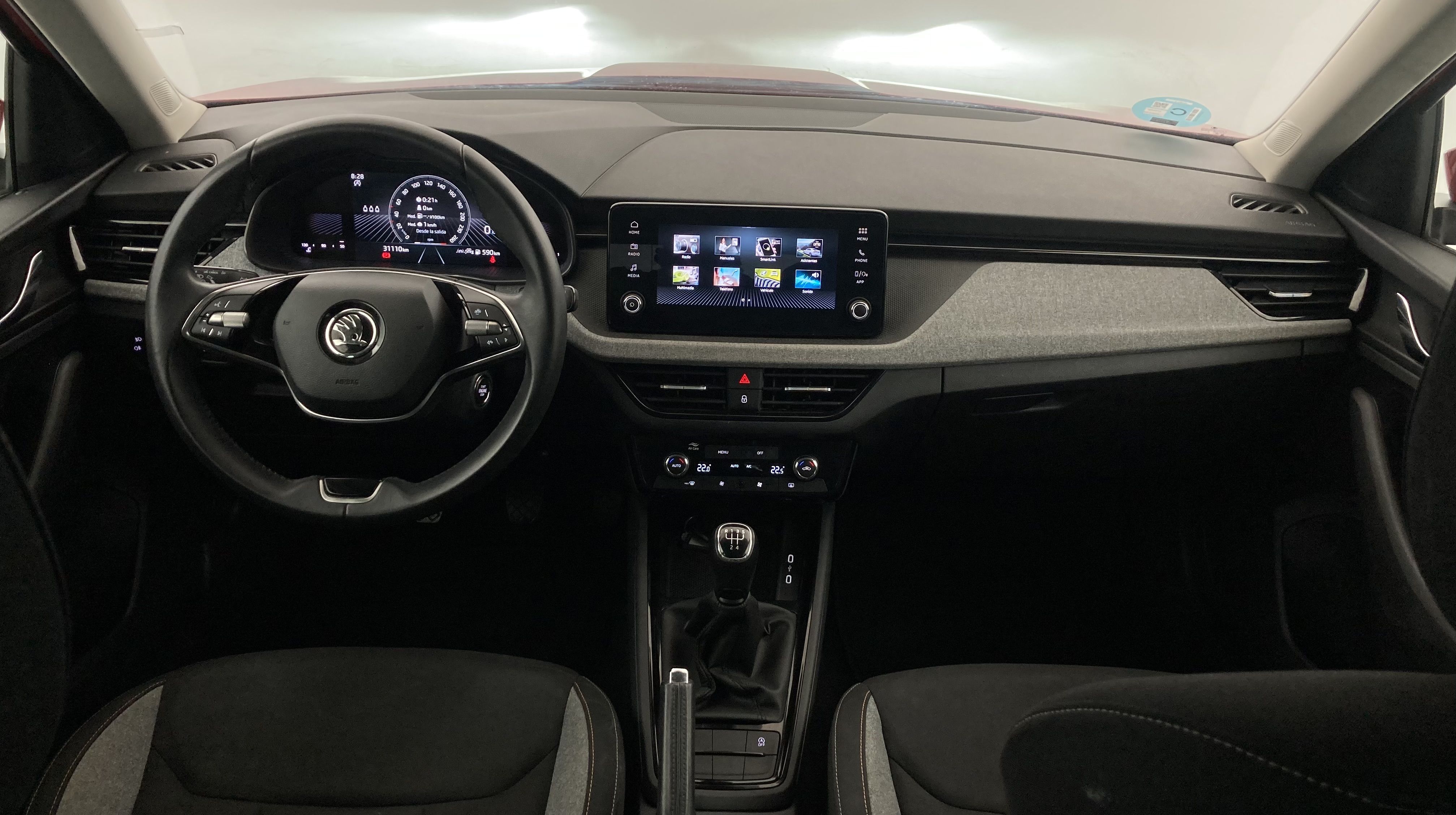 skoda kamiq selection 1.0 TSI 95 2024 rojo velvet 18