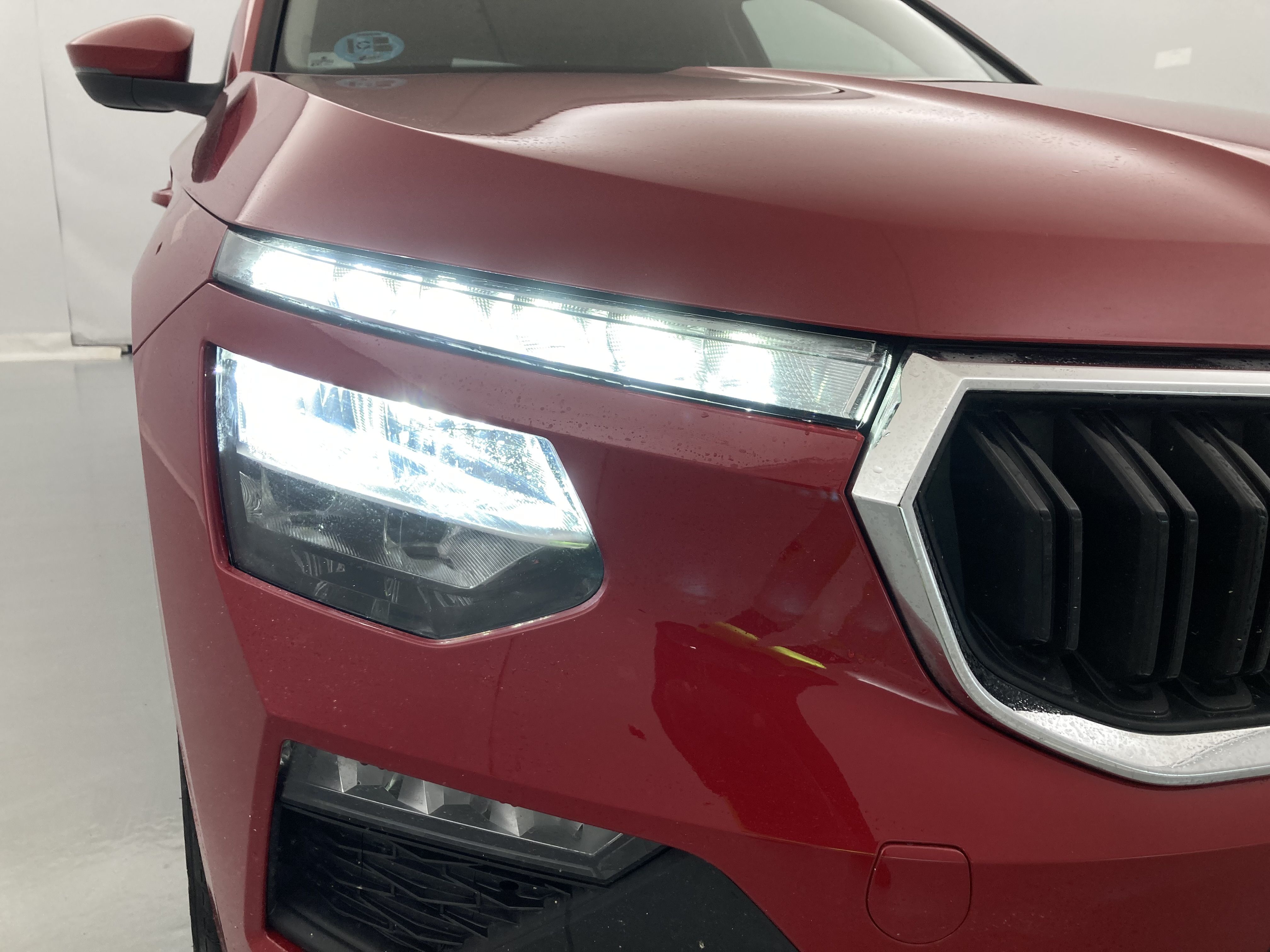 skoda kamiq selection 1.0 TSI 95 2024 rojo velvet 19