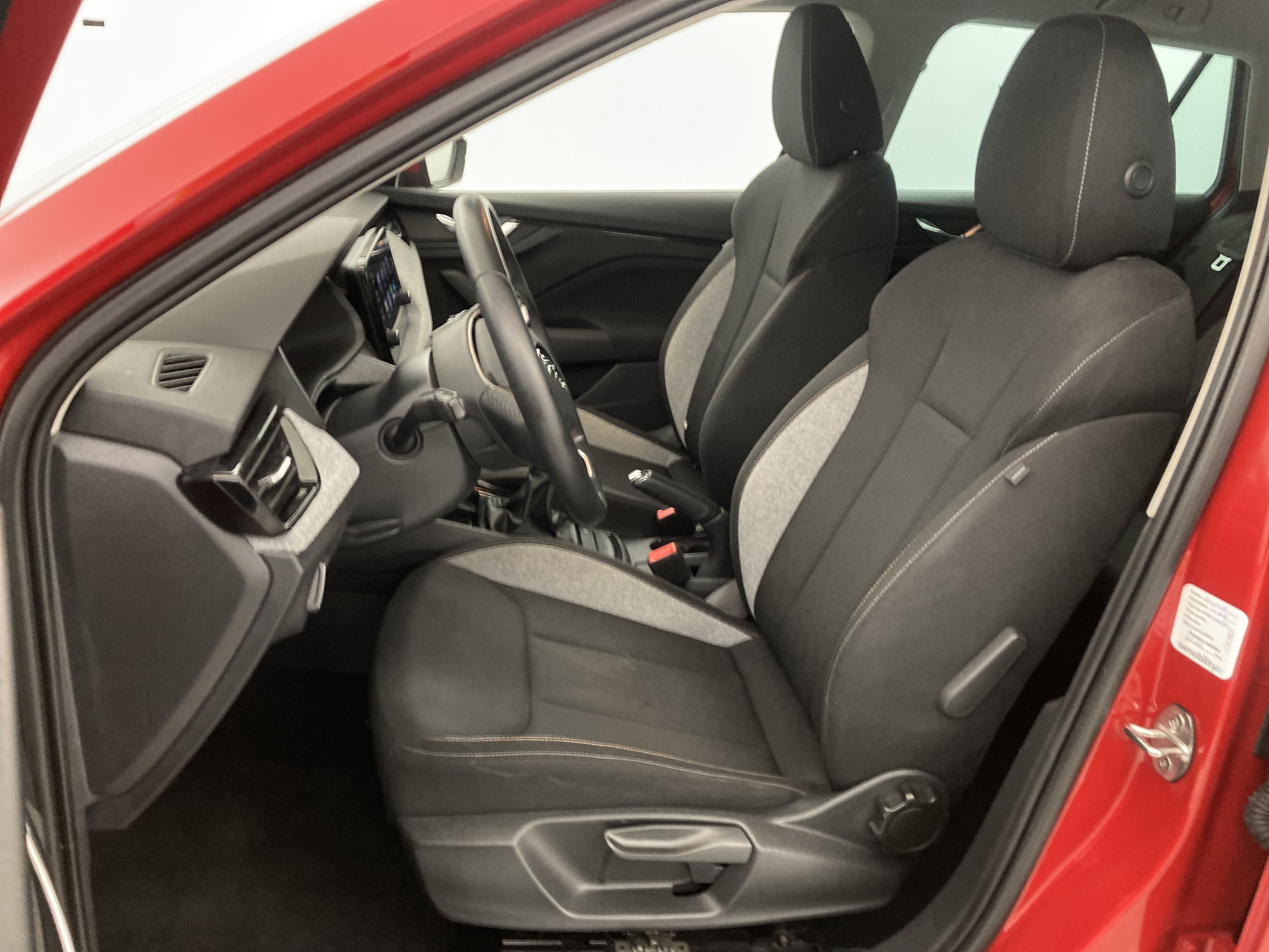 skoda kamiq selection 1.0 TSI 95 2024 rojo velvet 22