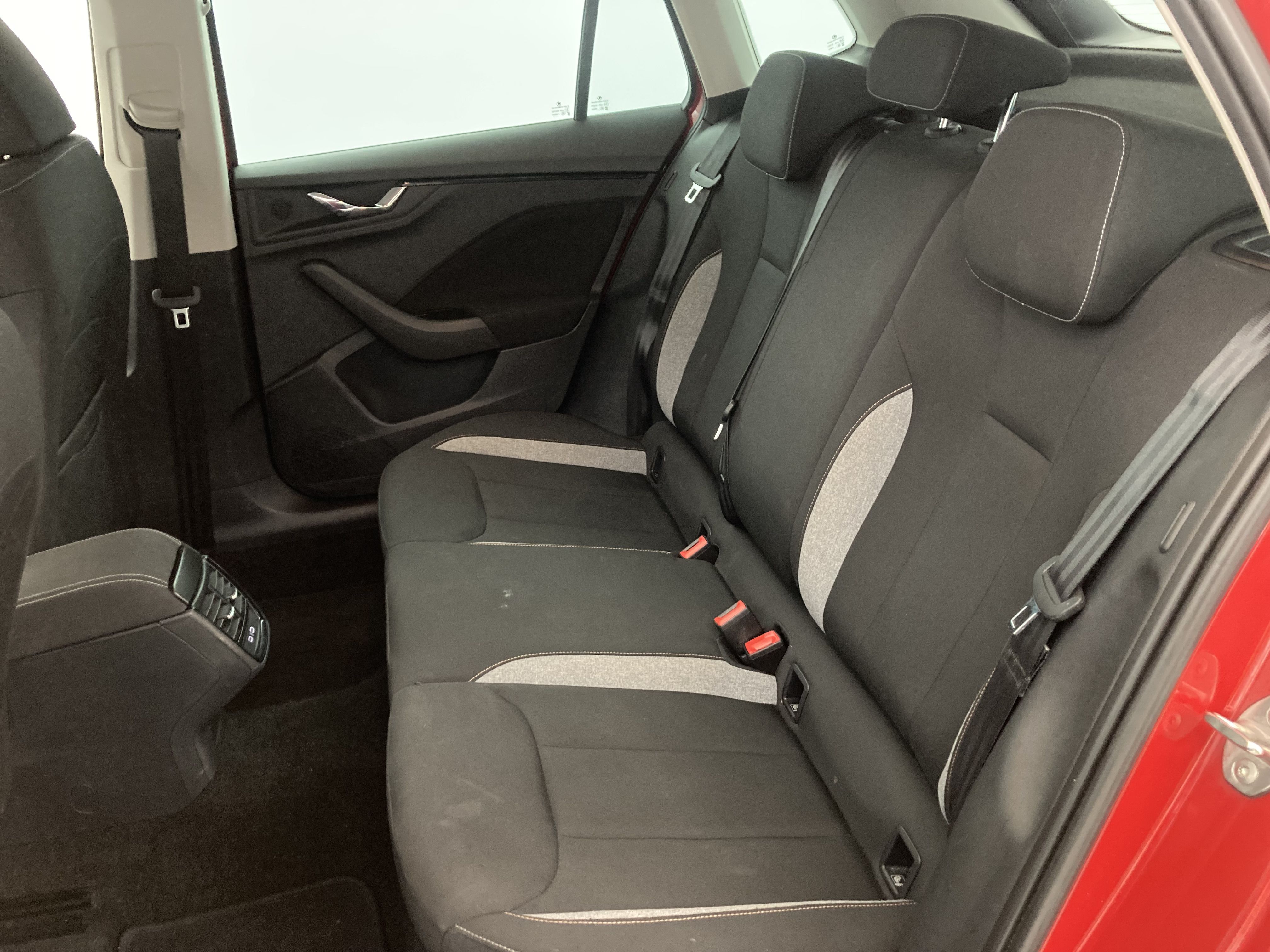 skoda kamiq selection 1.0 TSI 95 2024 rojo velvet 24