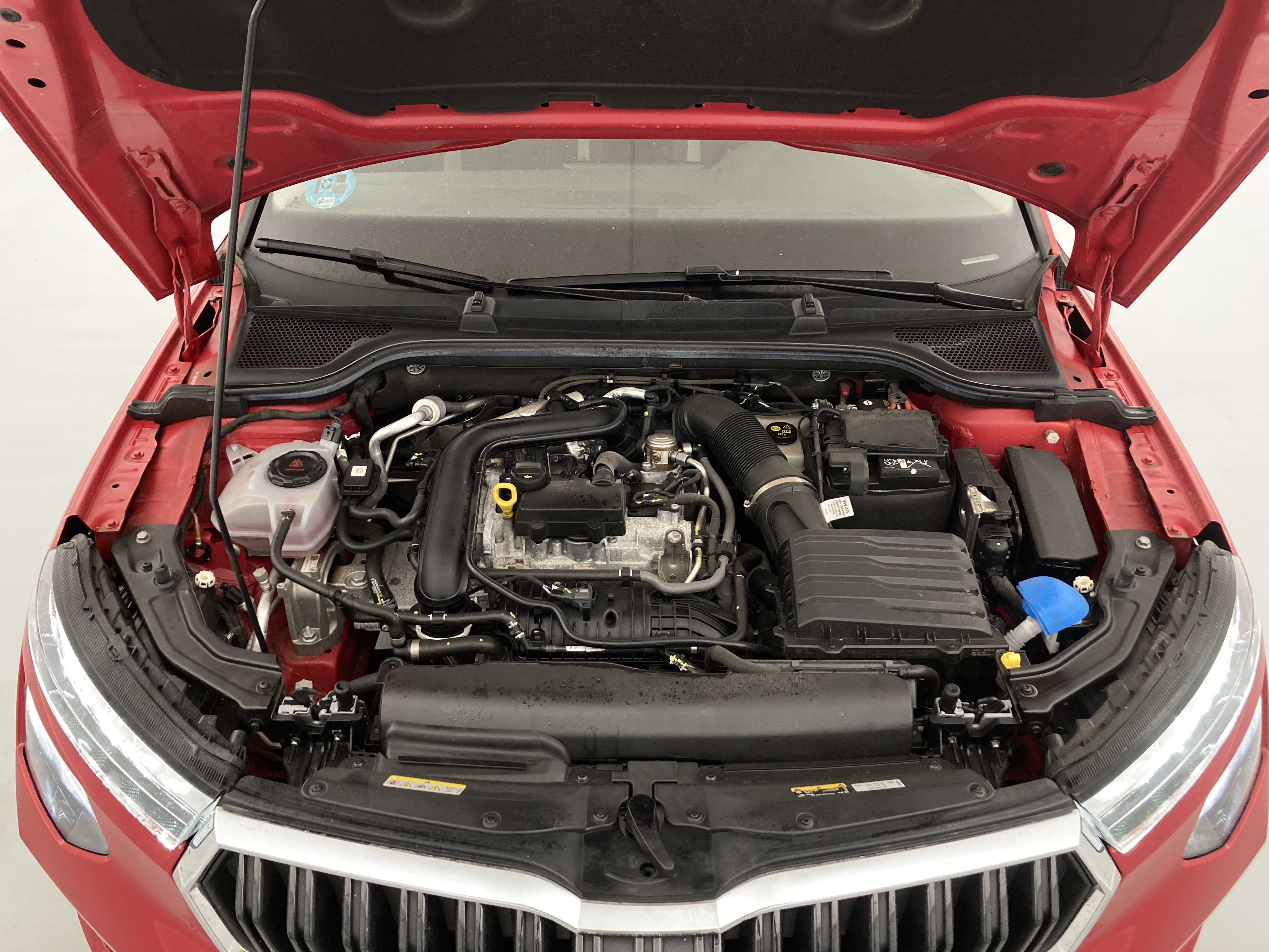 skoda kamiq selection 1.0 TSI 95 2024 rojo velvet 26