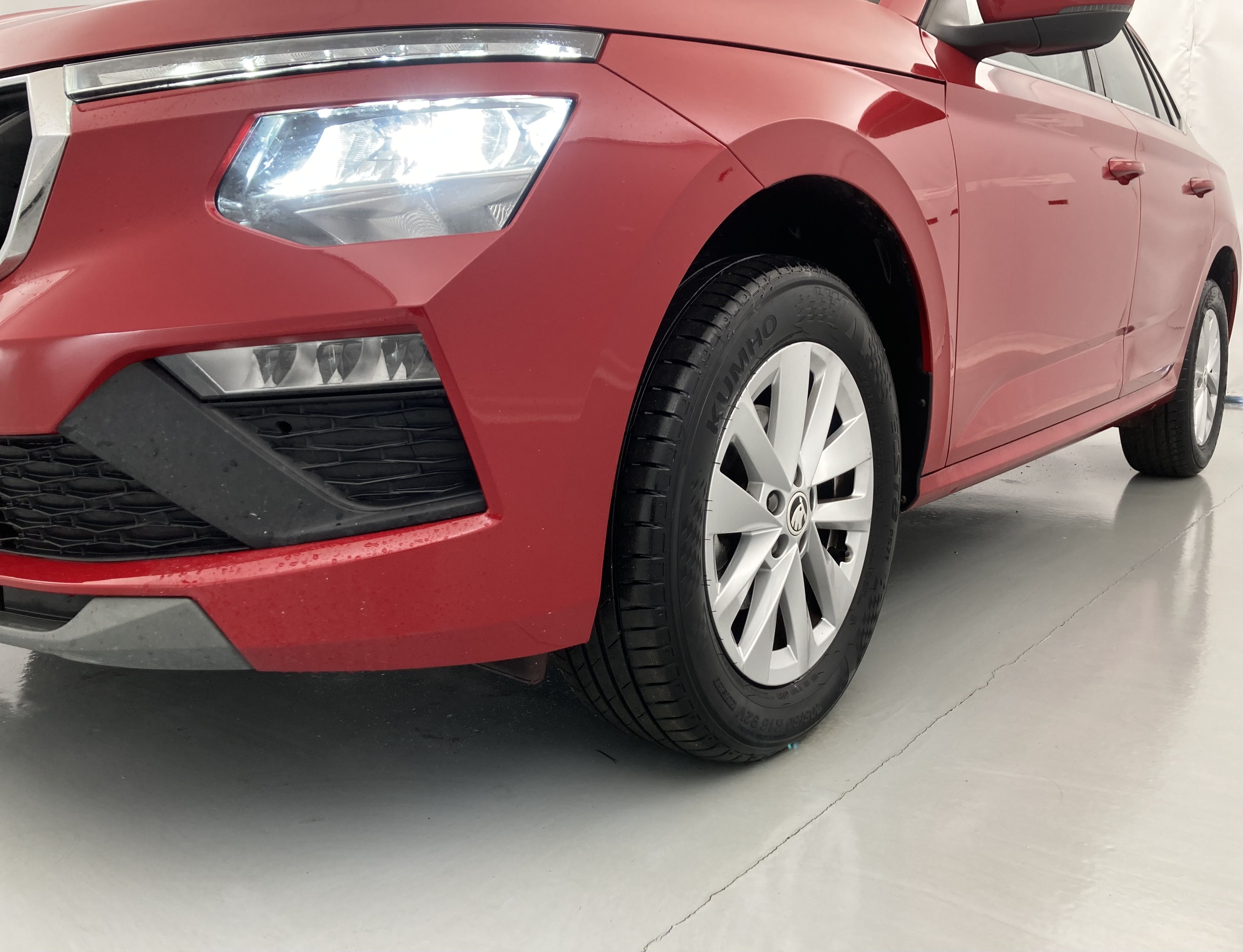 skoda kamiq selection 1.0 TSI 95 2024 rojo velvet 27