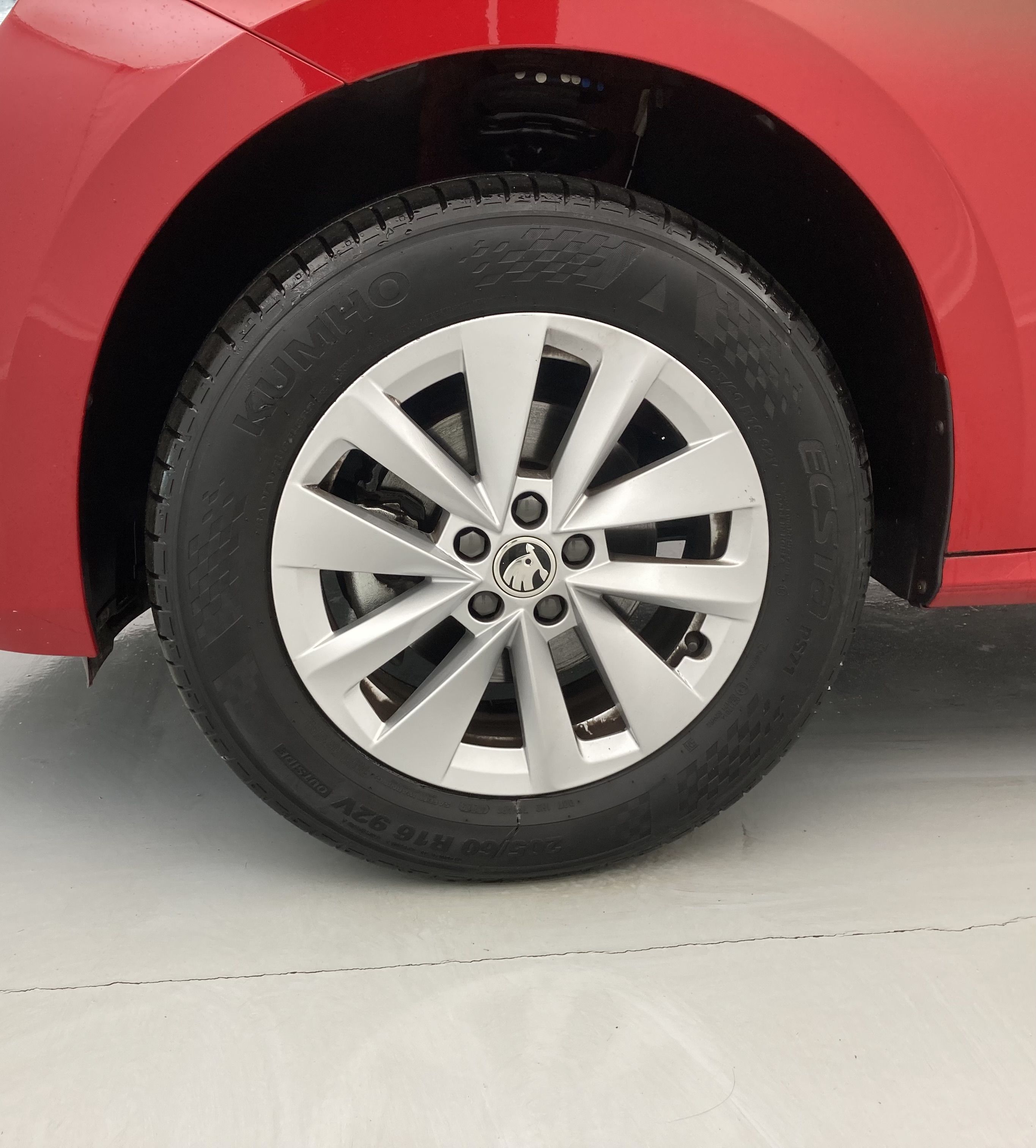 skoda kamiq selection 1.0 TSI 95 2024 rojo velvet 28