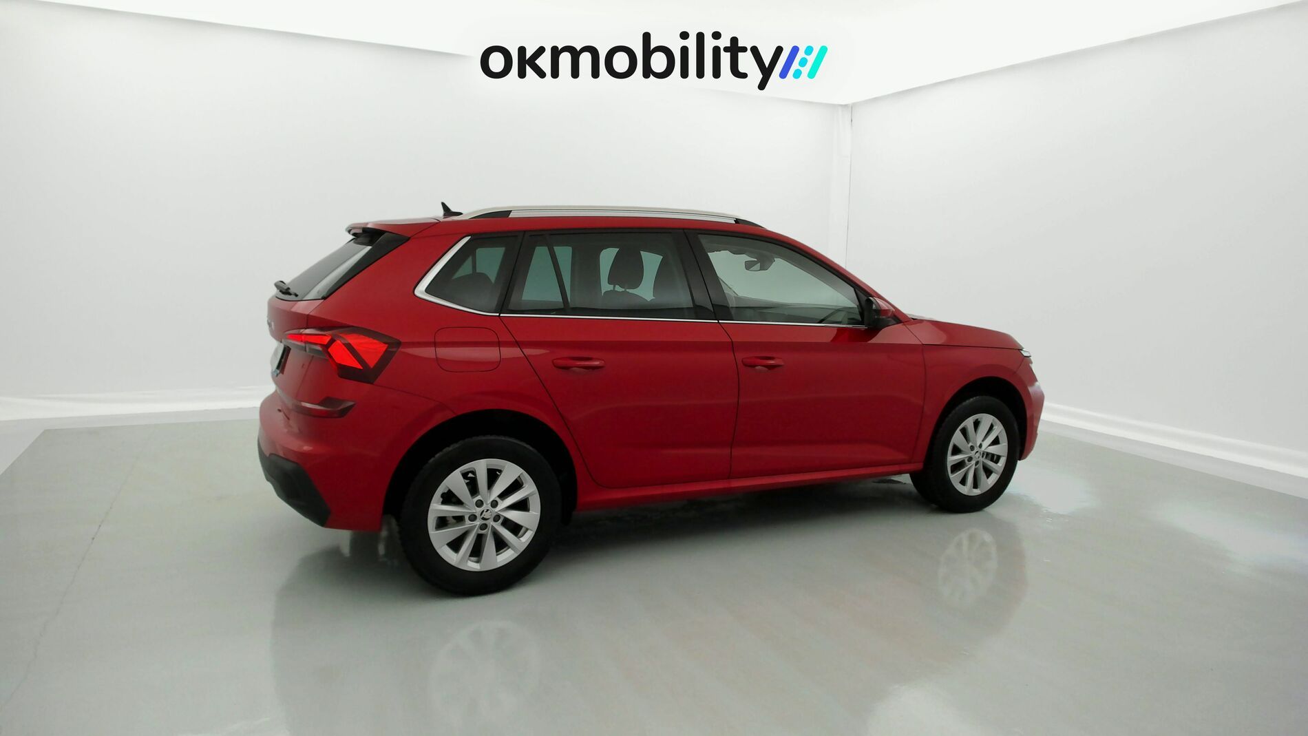 skoda kamiq selection 1.0 TSI 95 2024 rojo velvet 11