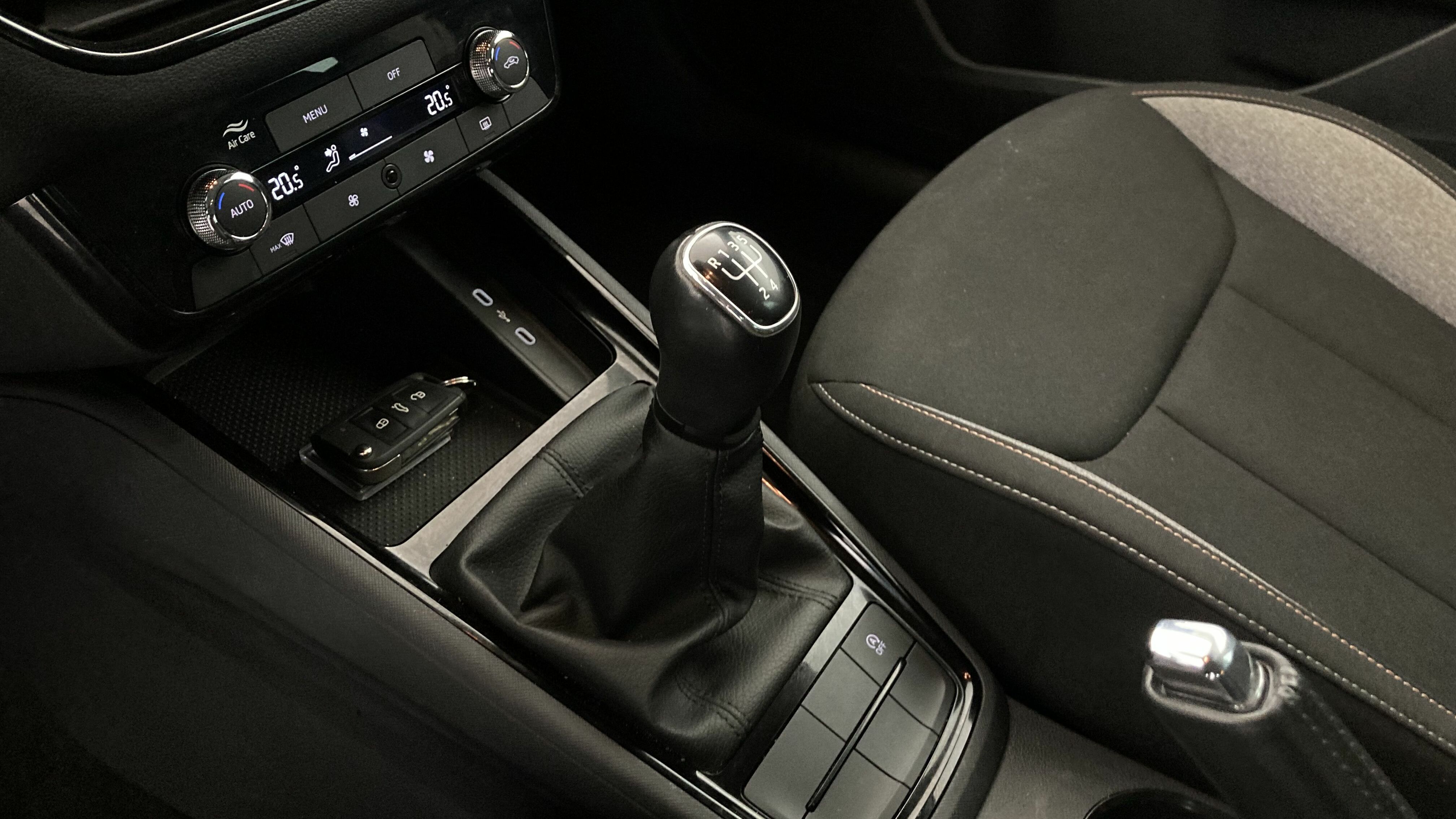 skoda kamiq selection 1.0 TSI 95 2024 rojo velvet 21