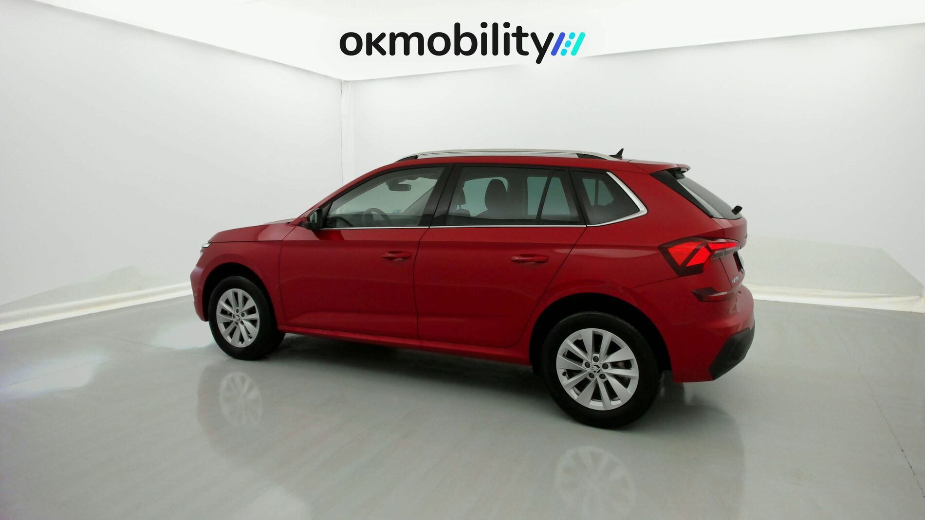 skoda kamiq selection 1.0 TSI 95 2024 rojo velvet 9