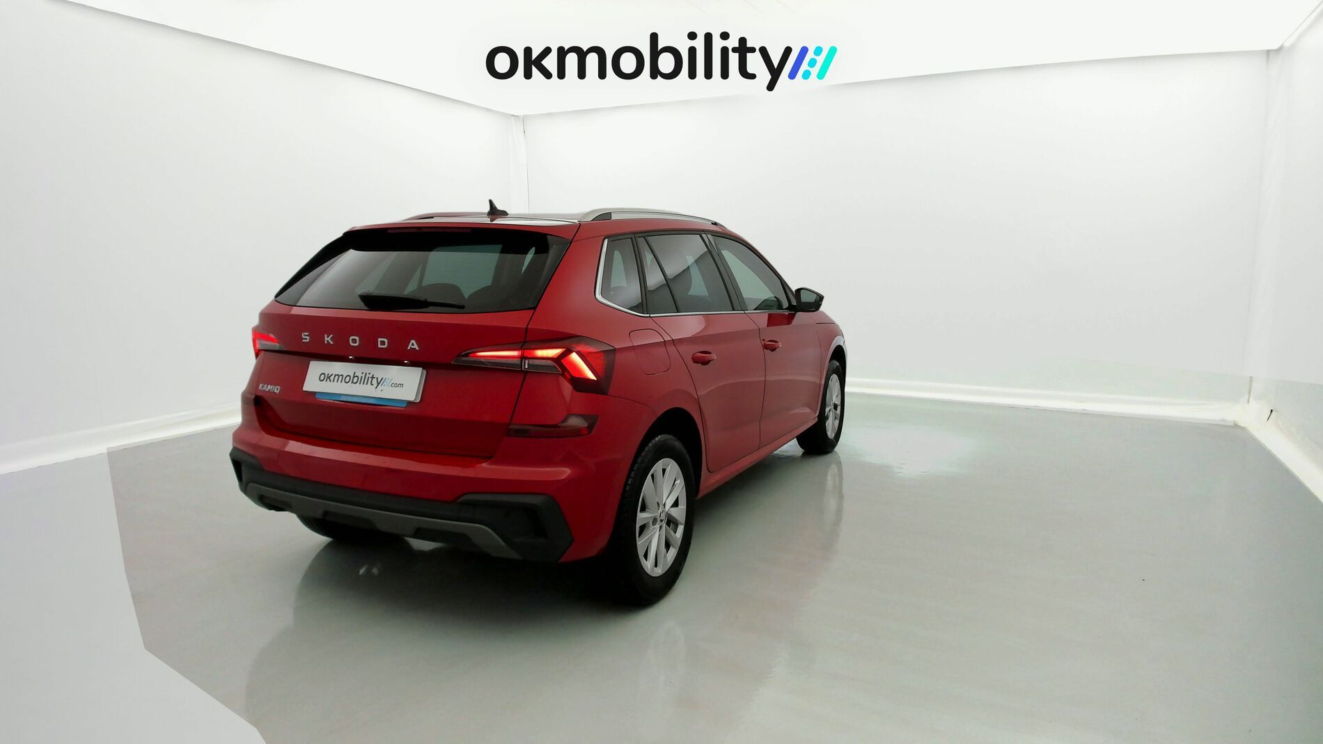 skoda kamiq selection 1.0 TSI 95 2024 rojo velvet 12