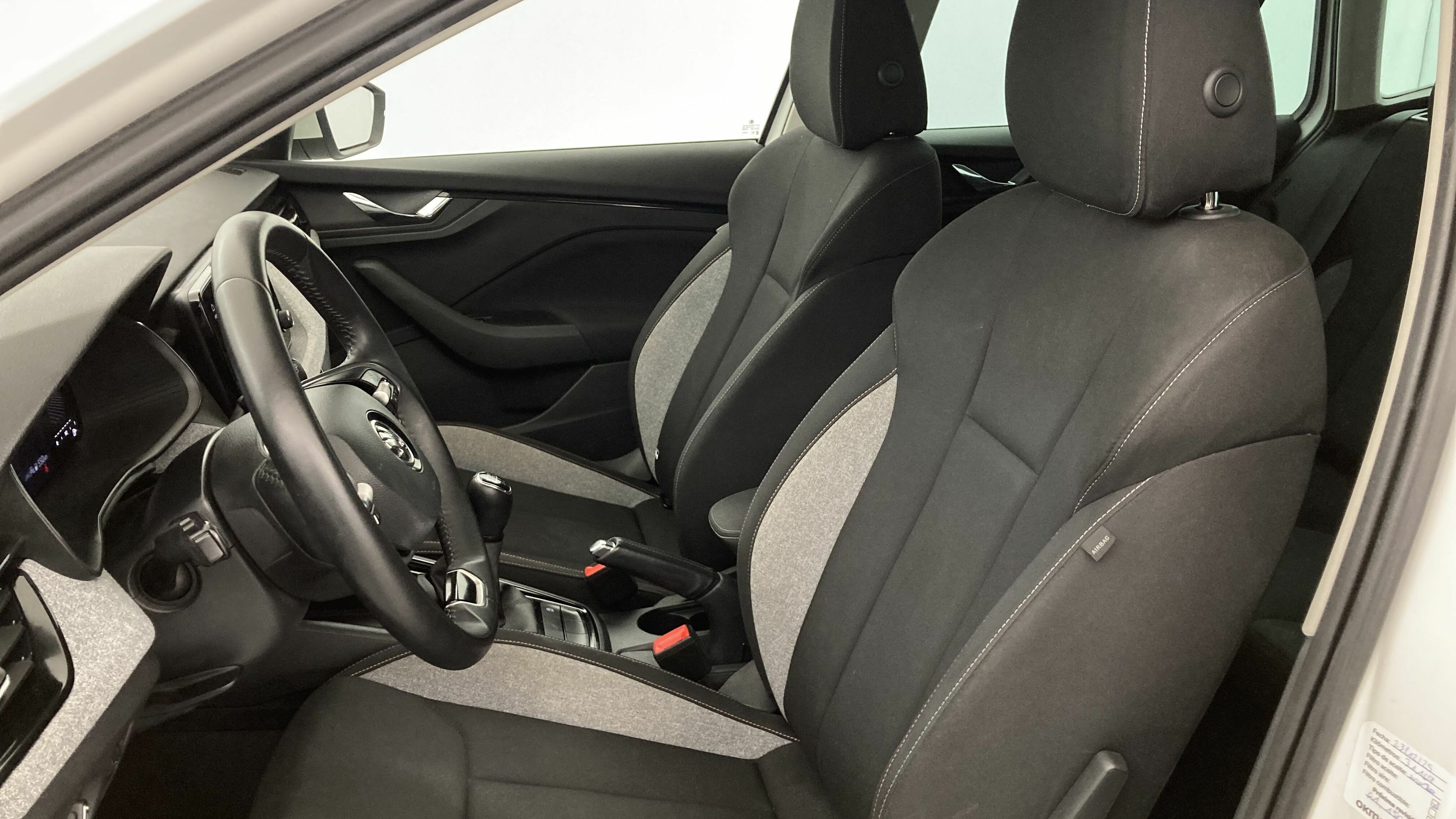 skoda kamiq selection 1.0 TSI 95 2024 blanco candy 13