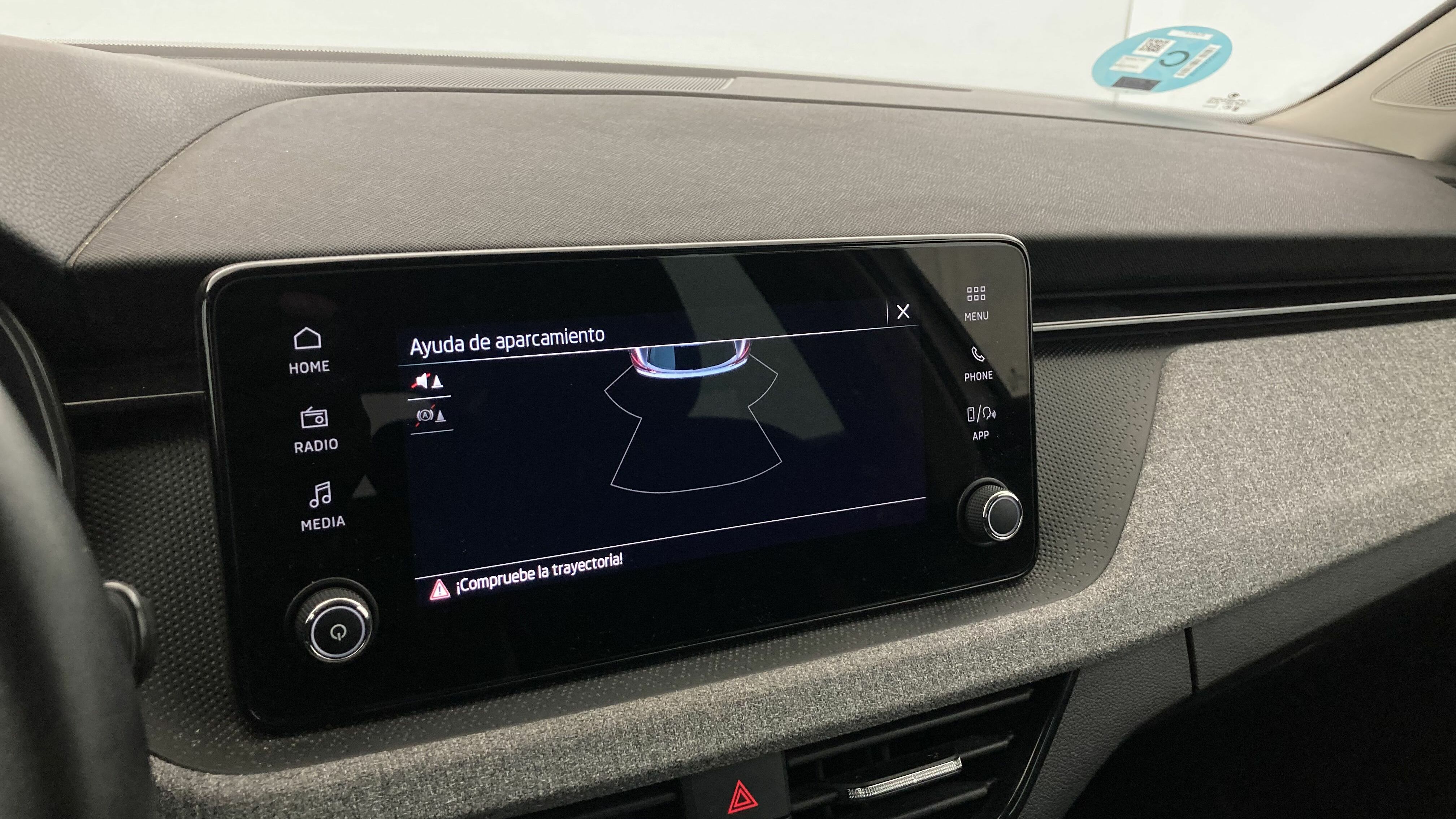 skoda kamiq selection 1.0 TSI 95 2024 blanco candy 18