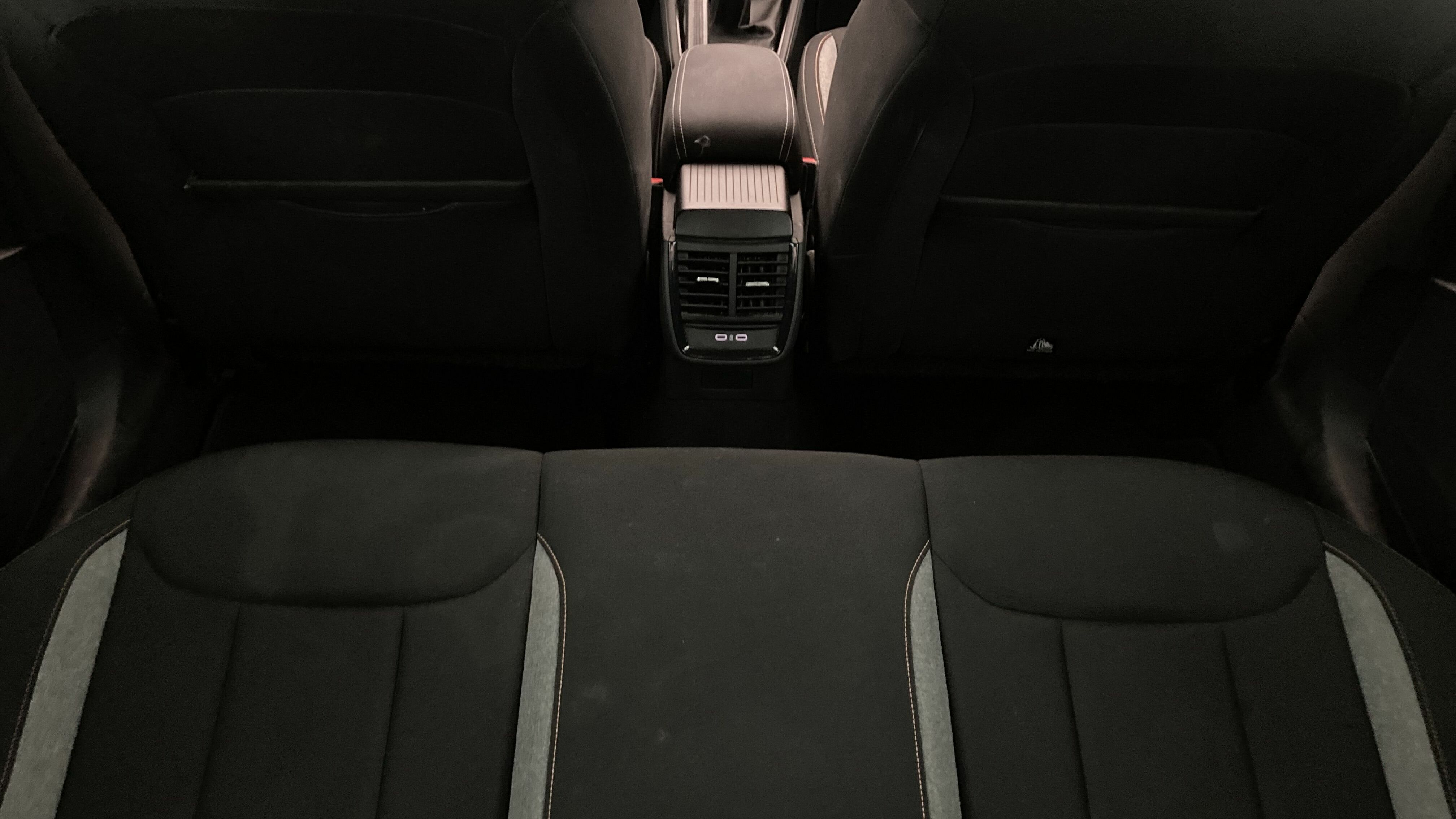 skoda kamiq selection 1.0 TSI 95 2024 blanco candy 21