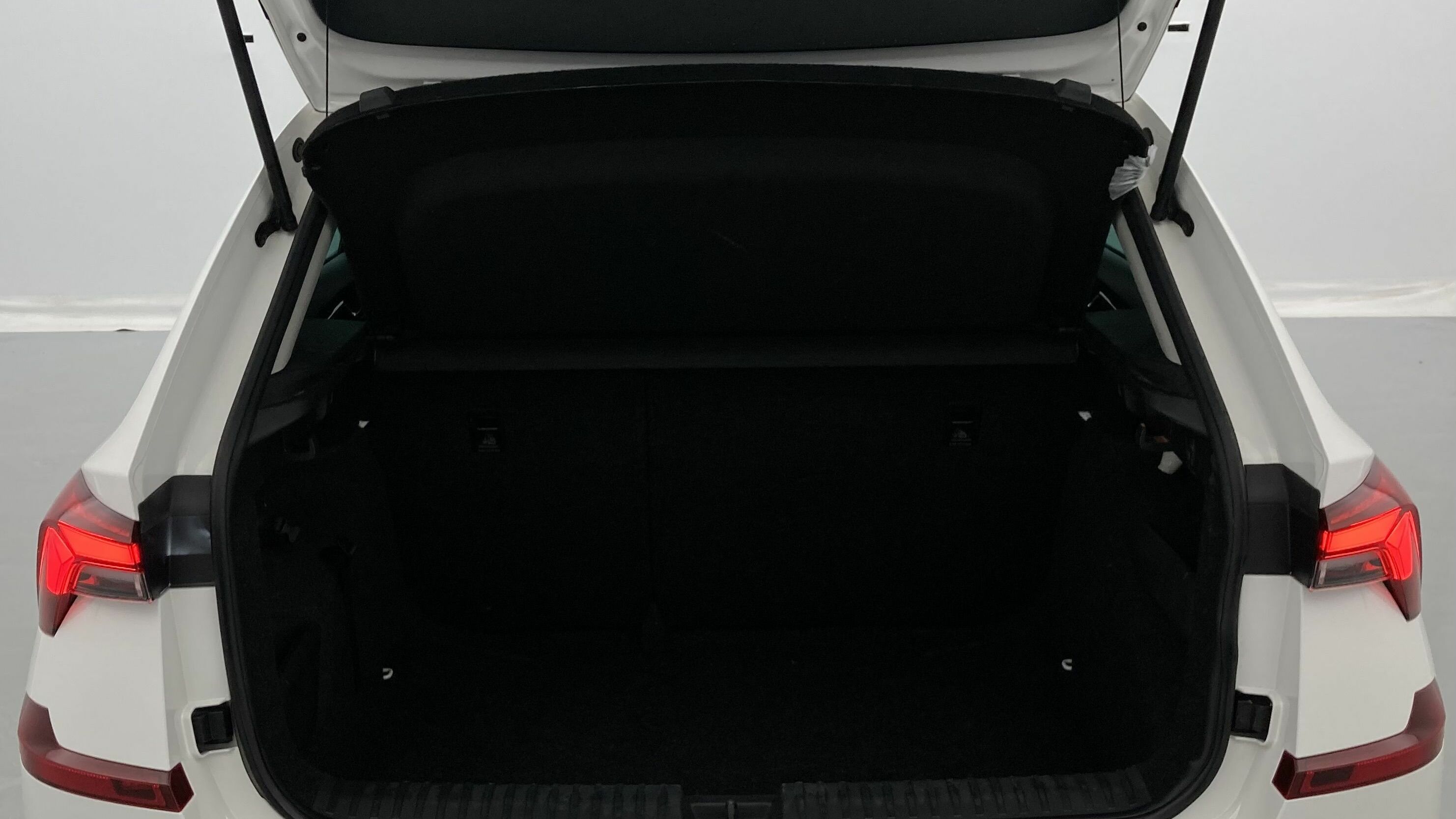 skoda kamiq selection 1.0 TSI 95 2024 blanco candy 23