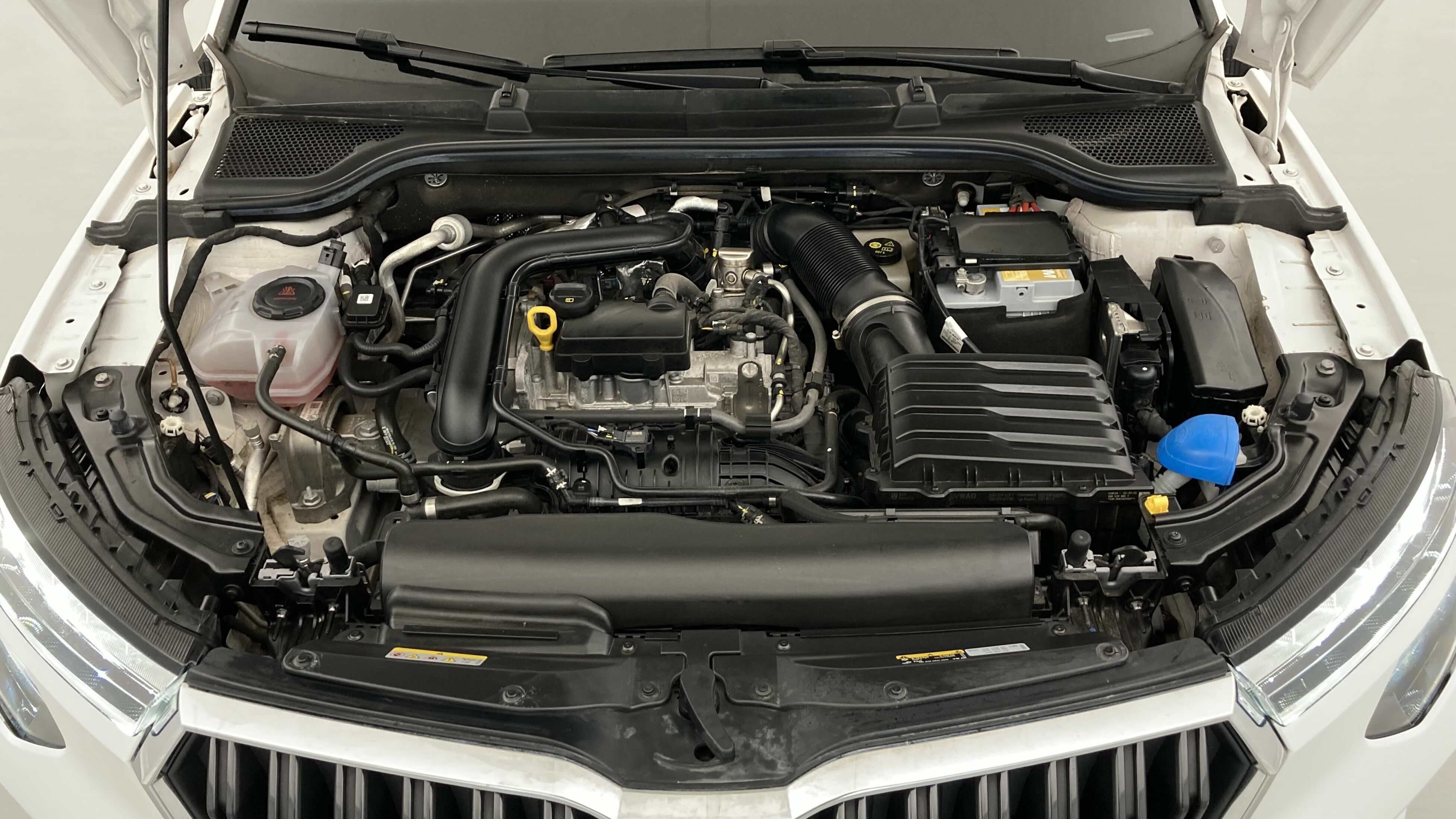 skoda kamiq selection 1.0 TSI 95 2024 blanco candy 24