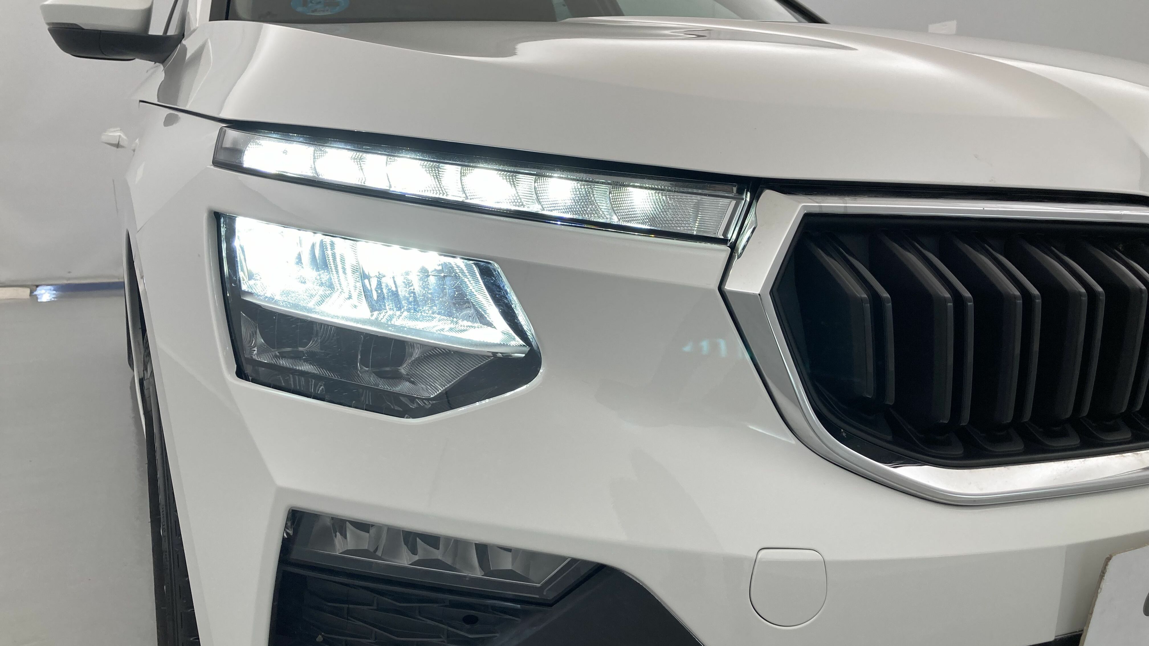 skoda kamiq selection 1.0 TSI 95 2024 blanco candy 28