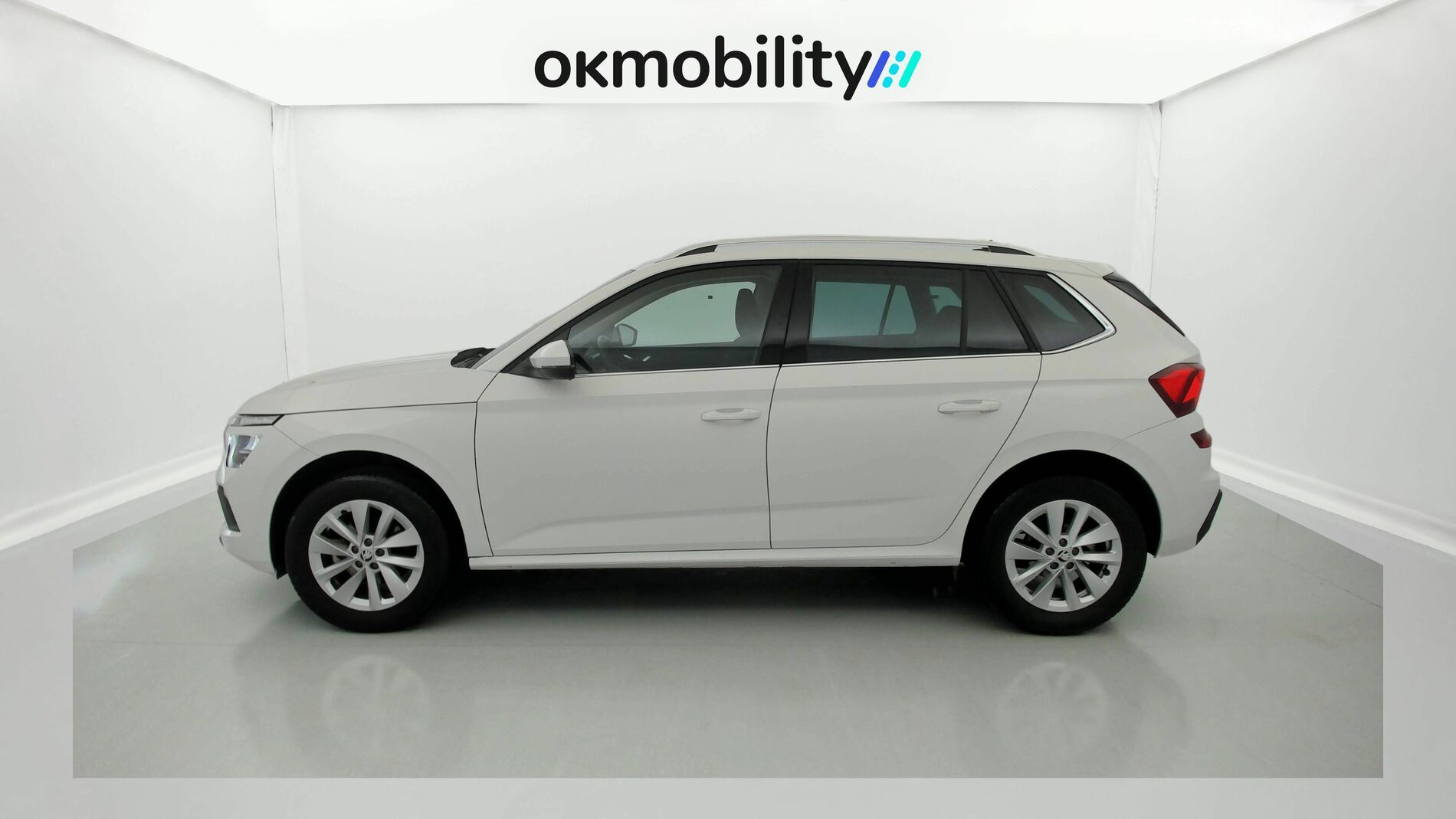 skoda kamiq selection 1.0 TSI 95 2024 blanco candy 5