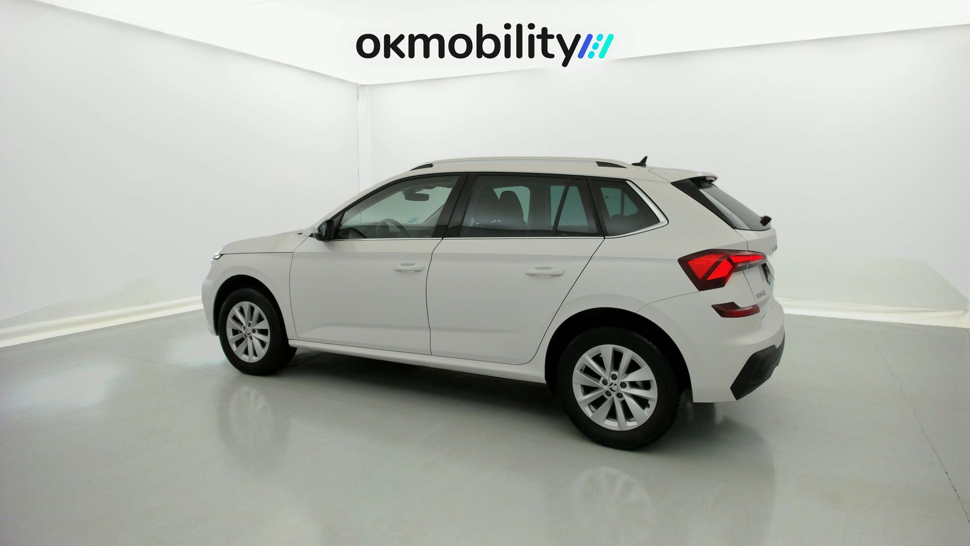 skoda kamiq selection 1.0 TSI 95 2024 blanco candy 7