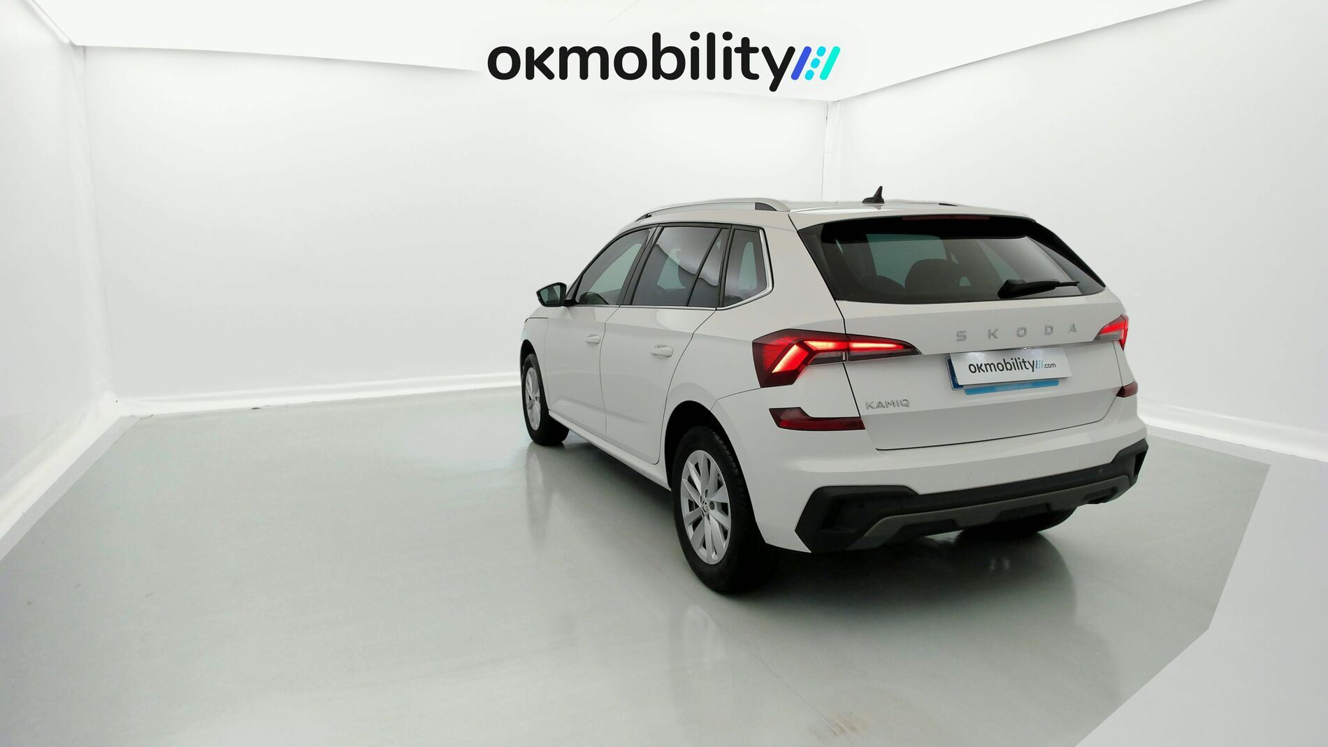 skoda kamiq selection 1.0 TSI 95 2024 blanco candy 8
