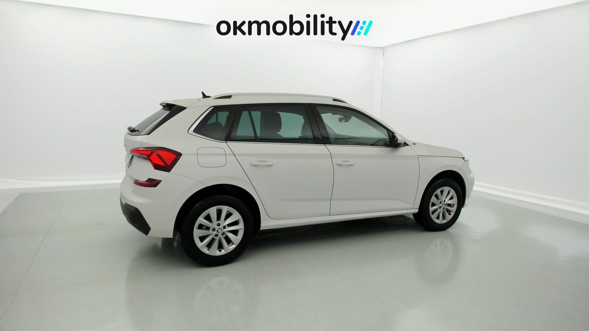 skoda kamiq selection 1.0 TSI 95 2024 blanco candy 11