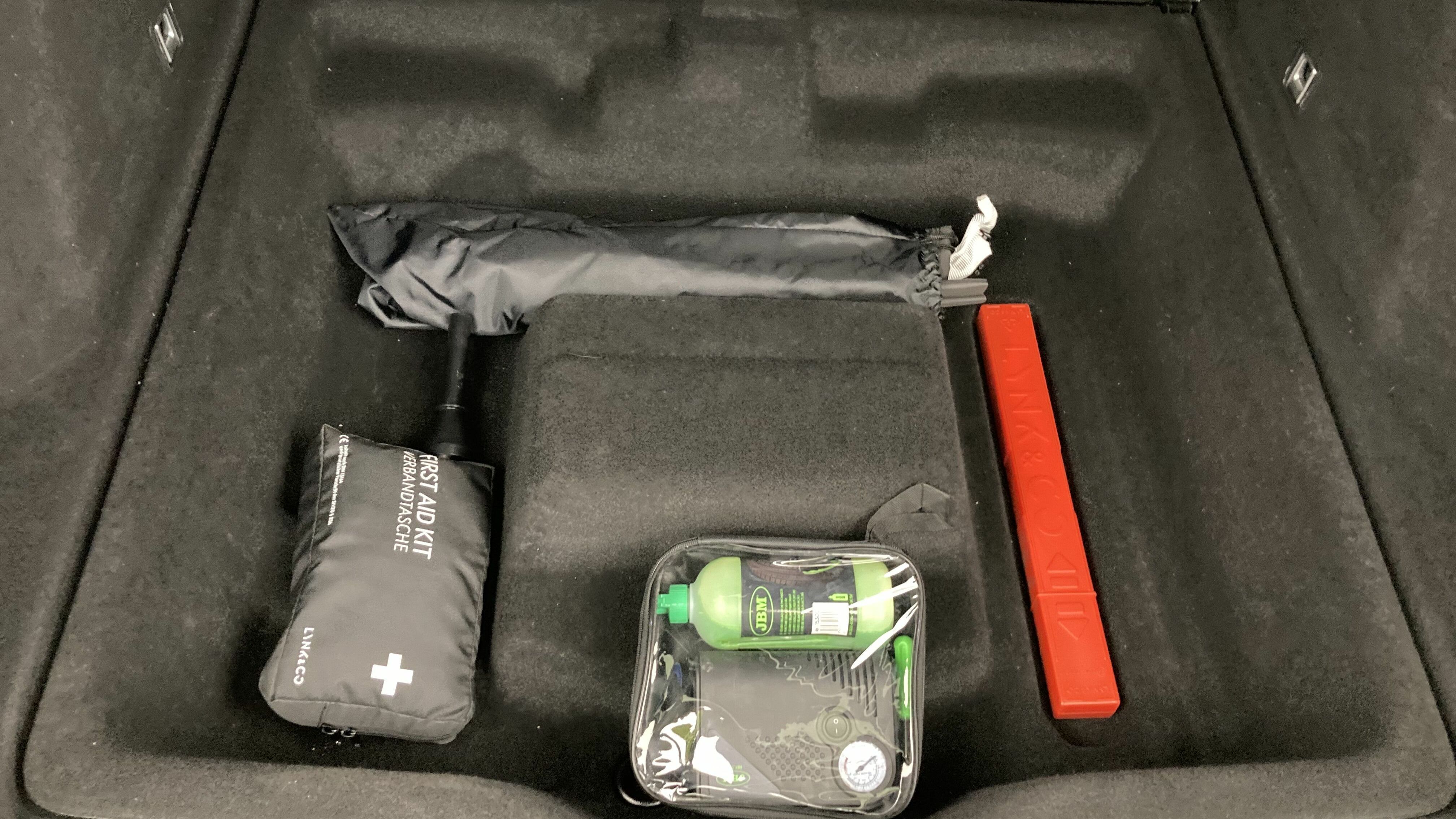 lynk&co 1 nv 1.5 PHEV 261 2022 black 24