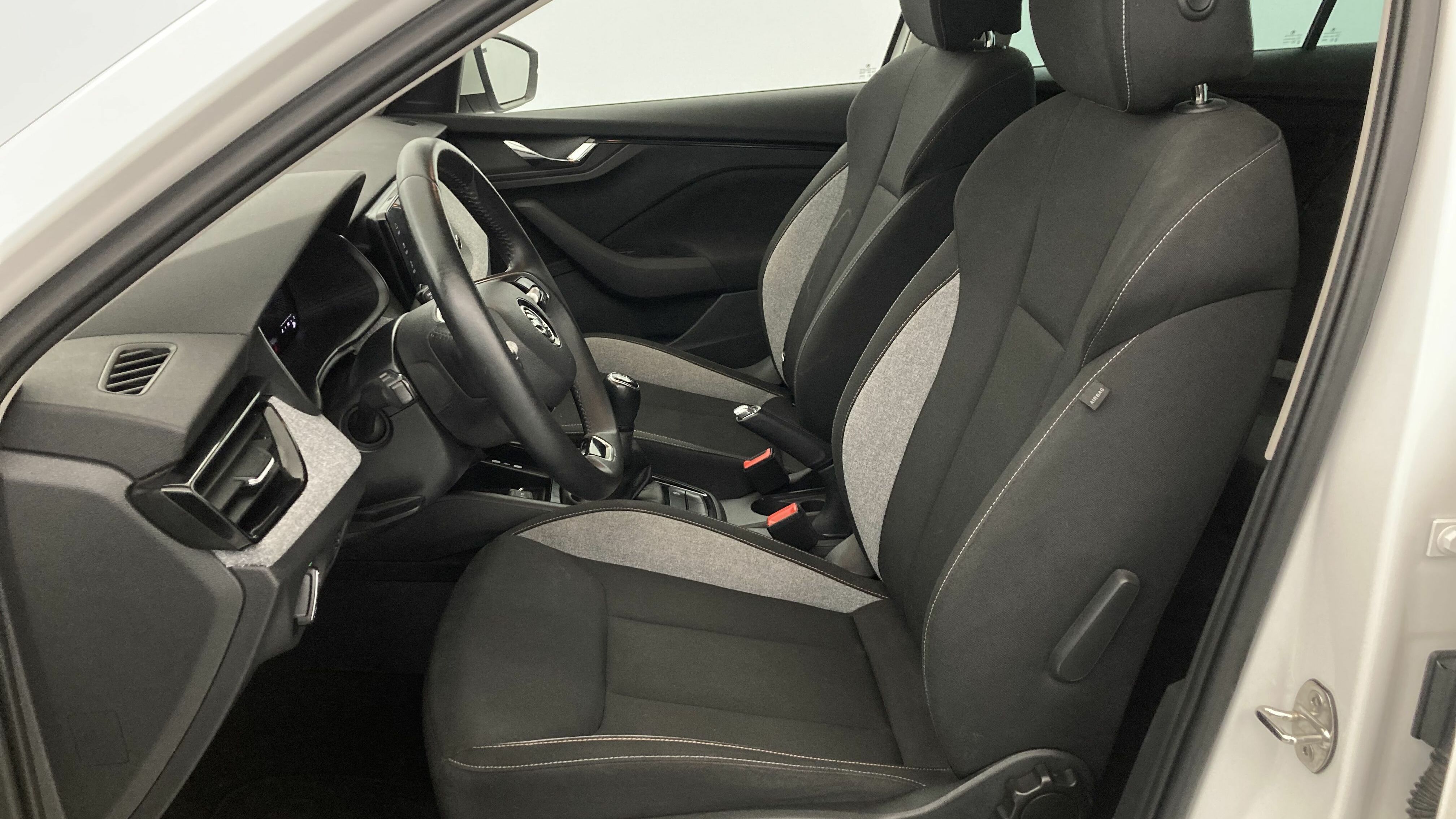 skoda kamiq selection 1.0 TSI 95 2024 blanco candy 15