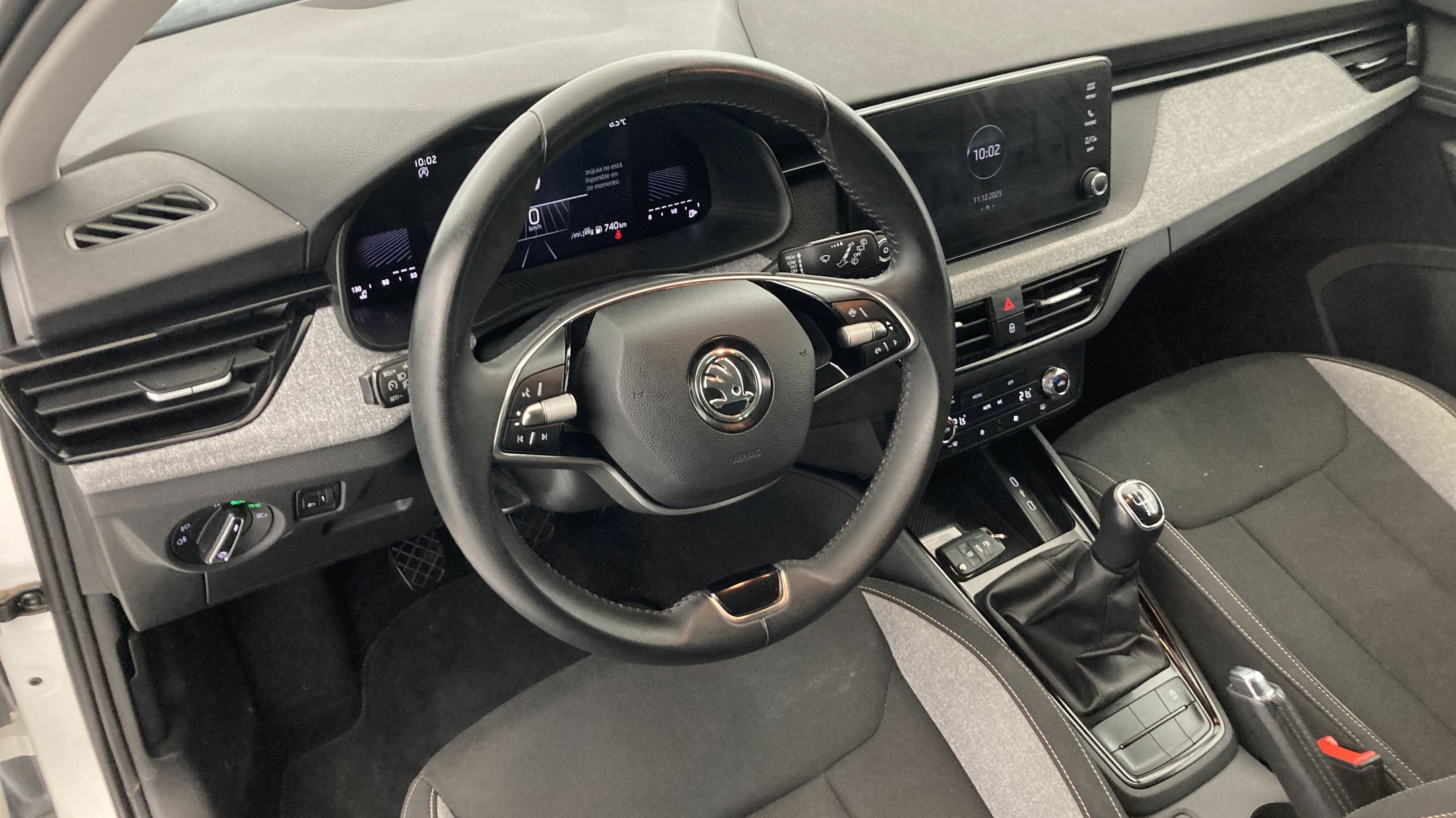 skoda kamiq selection 1.0 TSI 95 2024 blanco candy 16