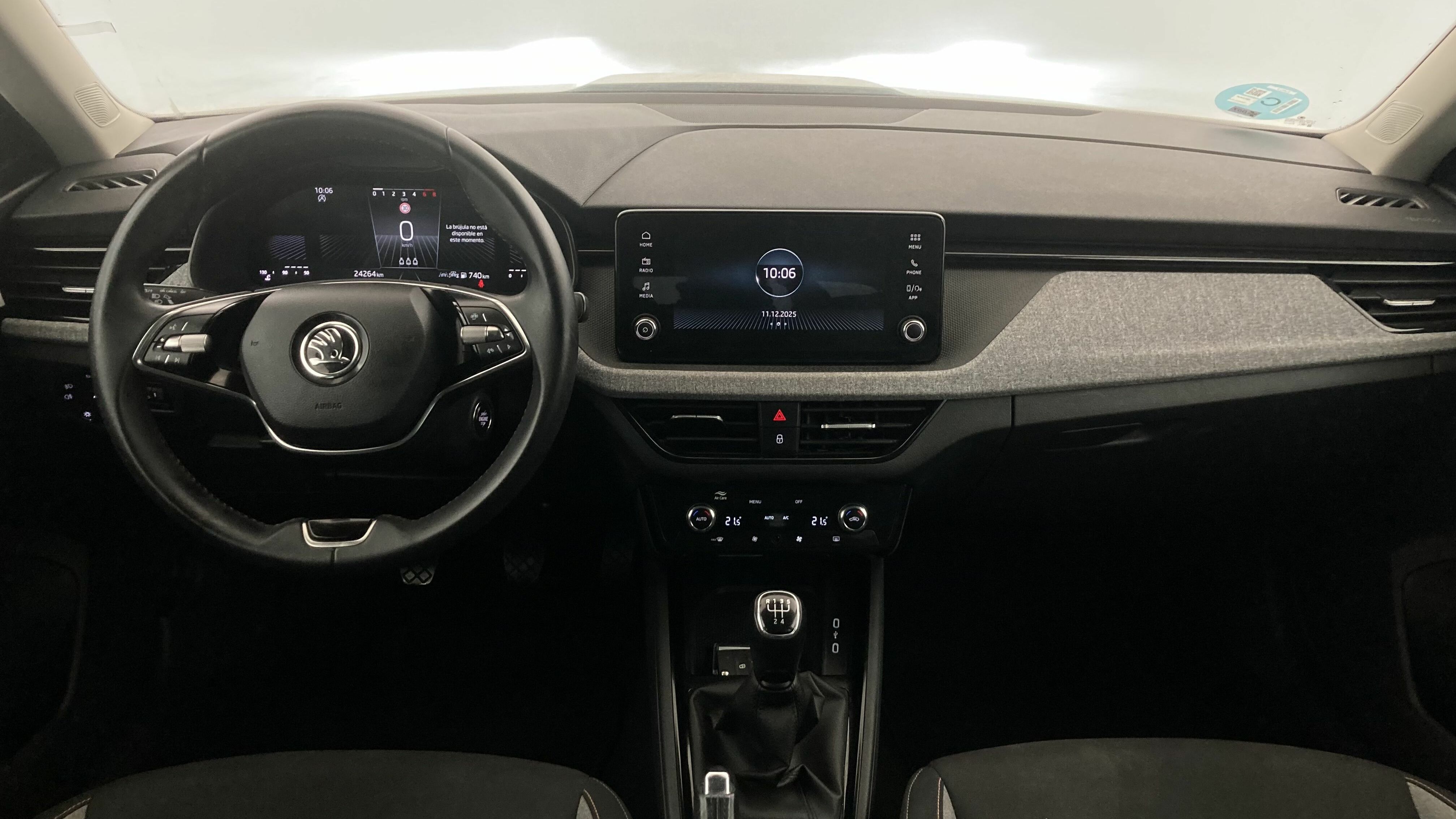 skoda kamiq selection 1.0 TSI 95 2024 blanco candy 17