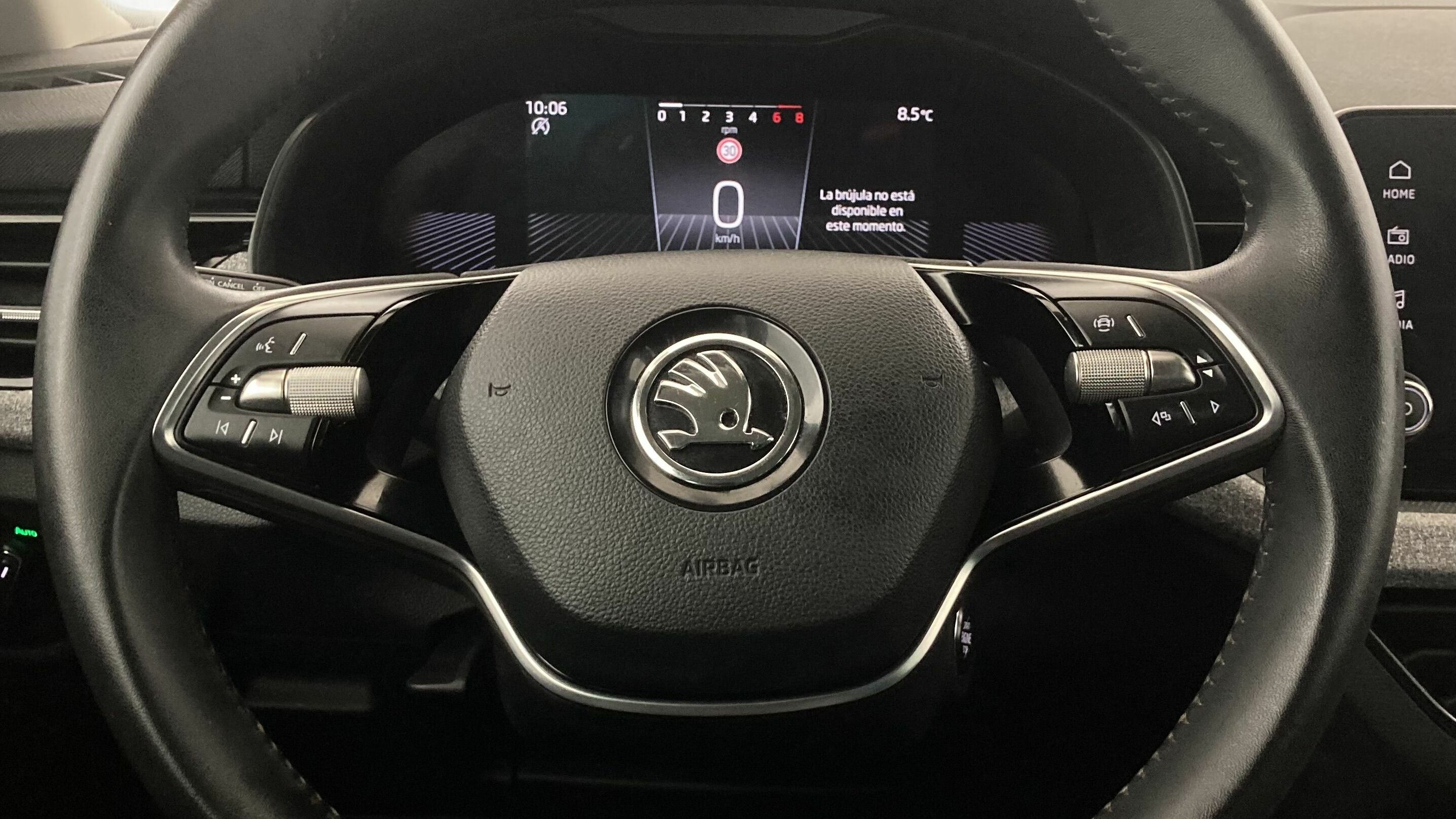 skoda kamiq selection 1.0 TSI 95 2024 blanco candy 18