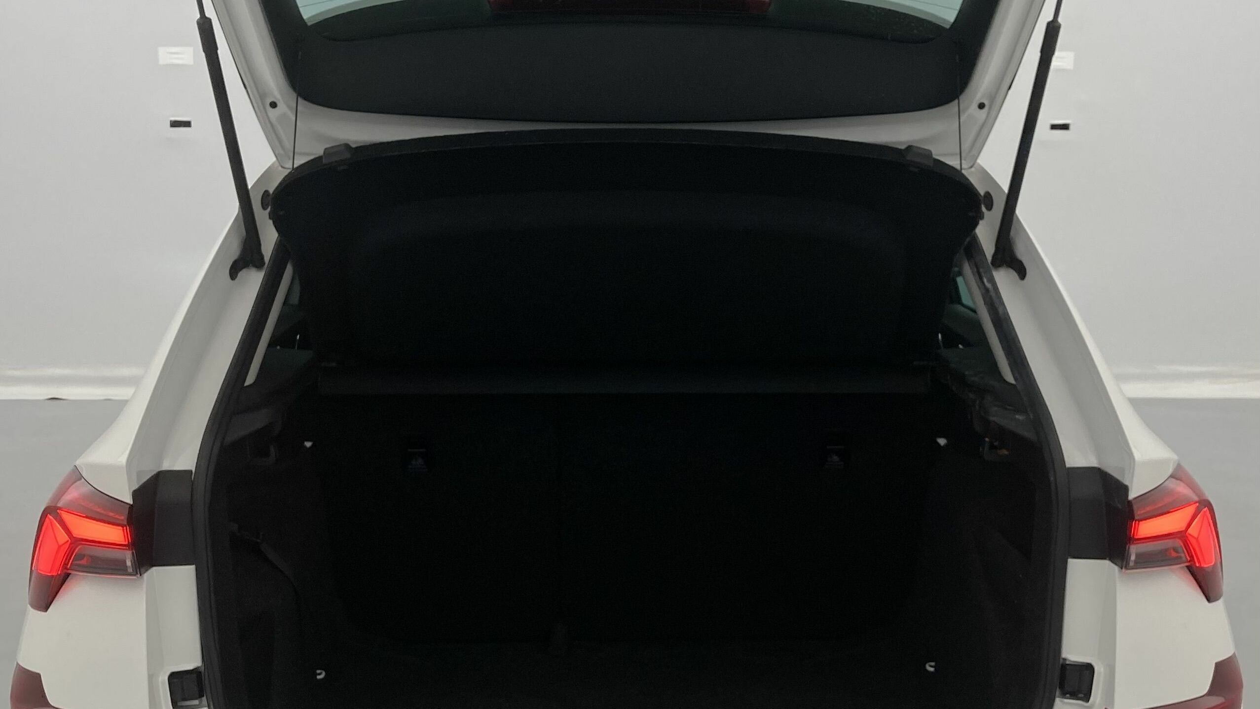 skoda kamiq selection 1.0 TSI 95 2024 blanco candy 25