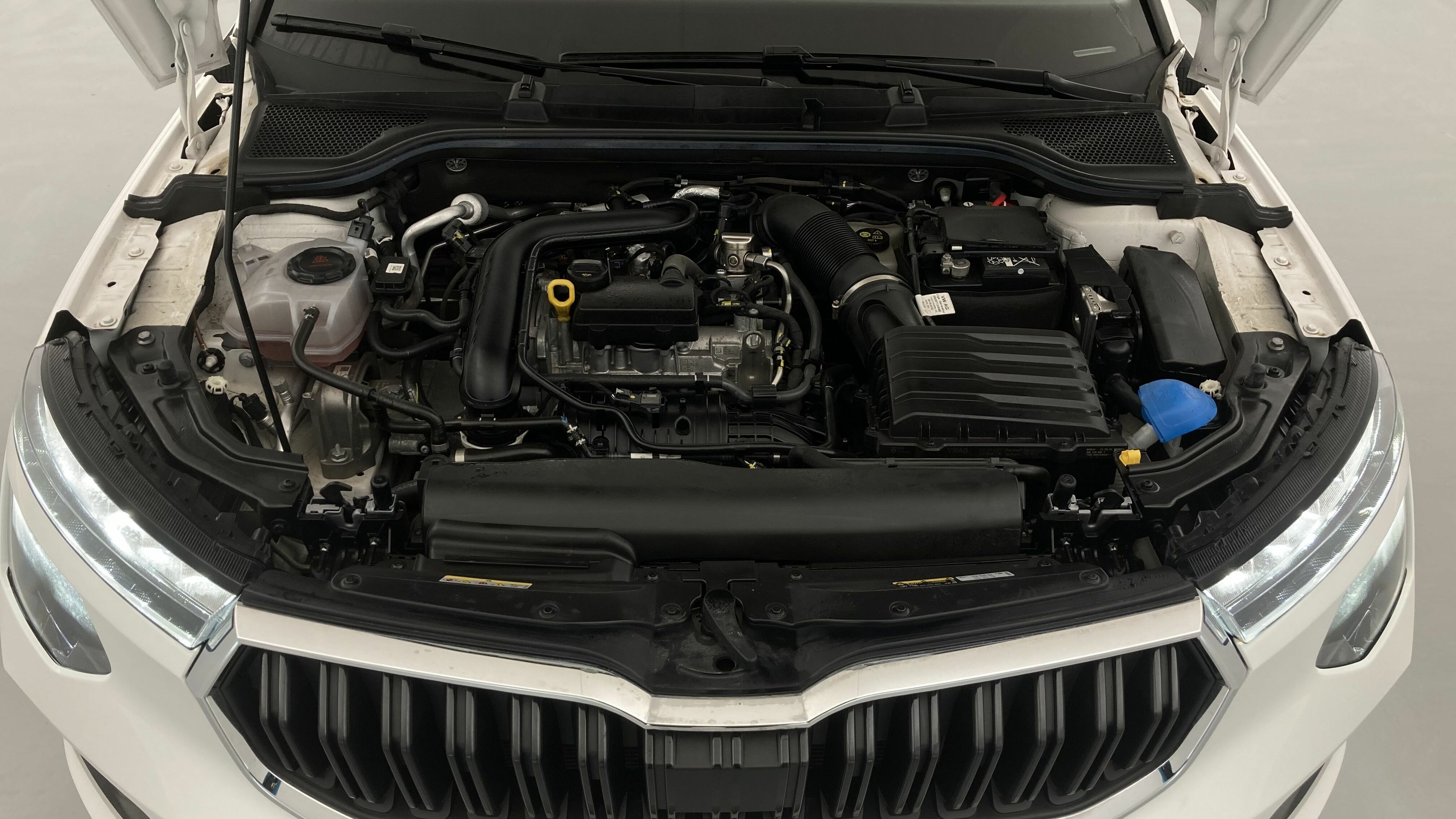 skoda kamiq selection 1.0 TSI 95 2024 blanco candy 26