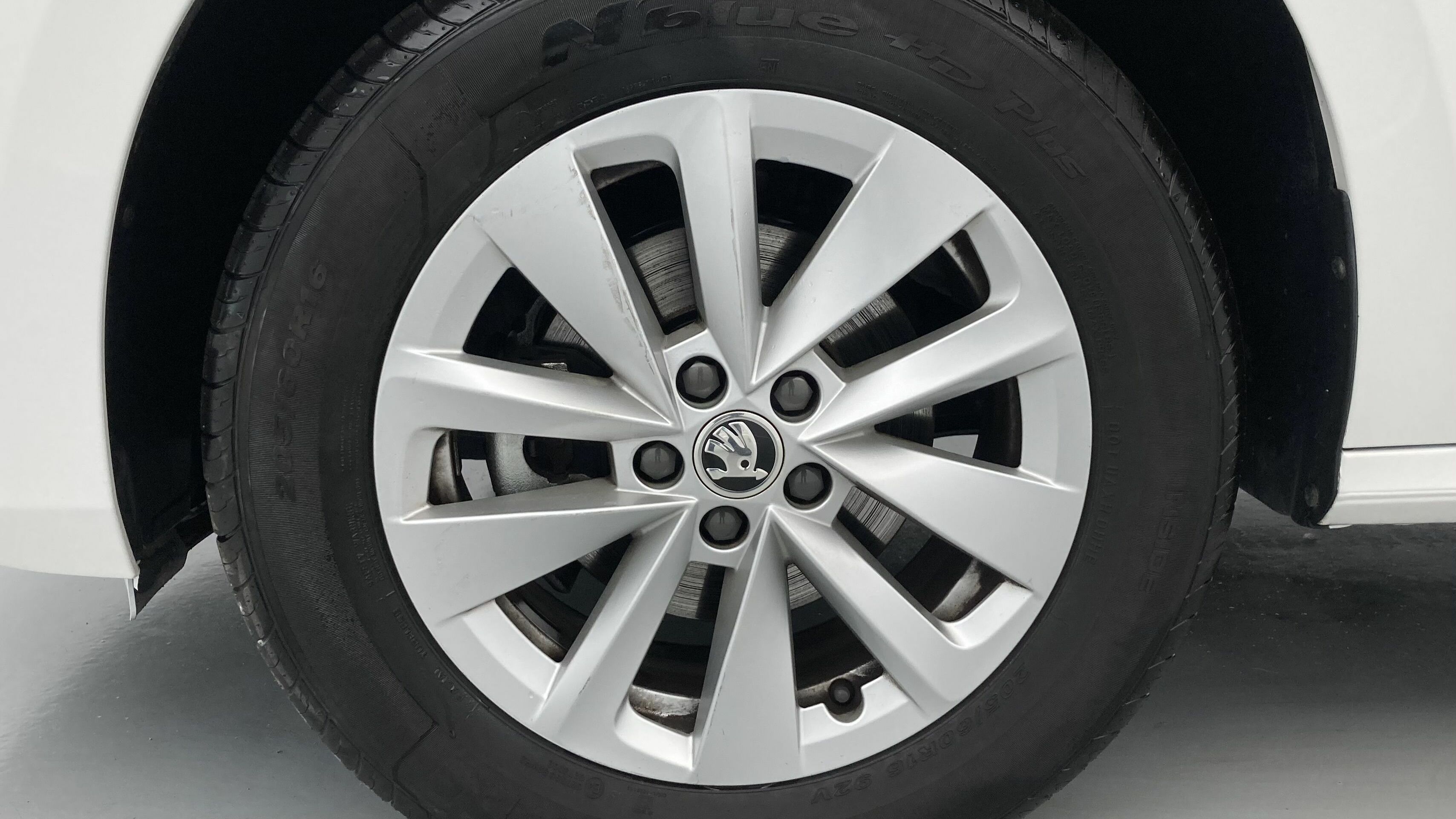 skoda kamiq selection 1.0 TSI 95 2024 blanco candy 28