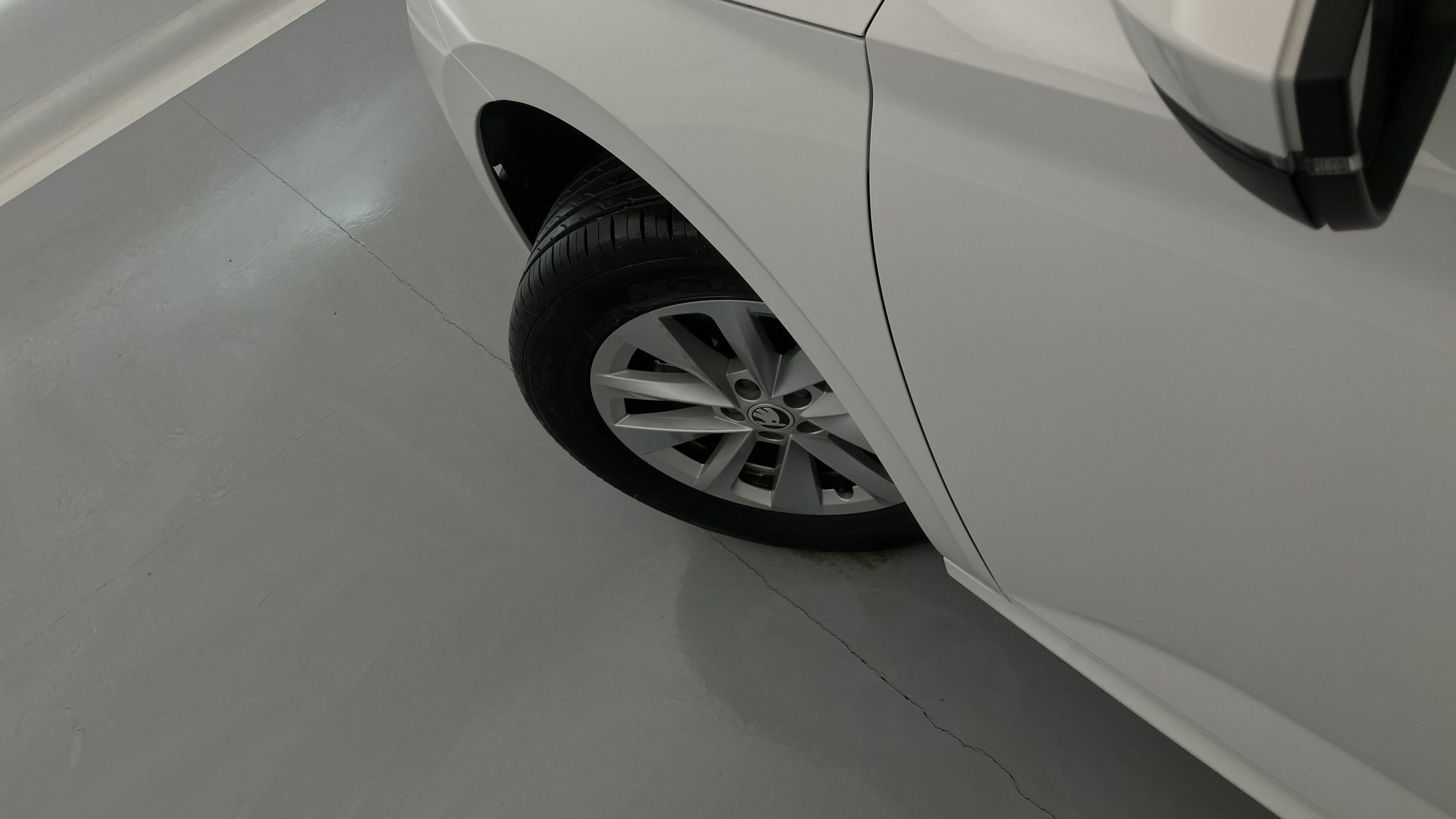 skoda kamiq selection 1.0 TSI 95 2024 blanco candy 29