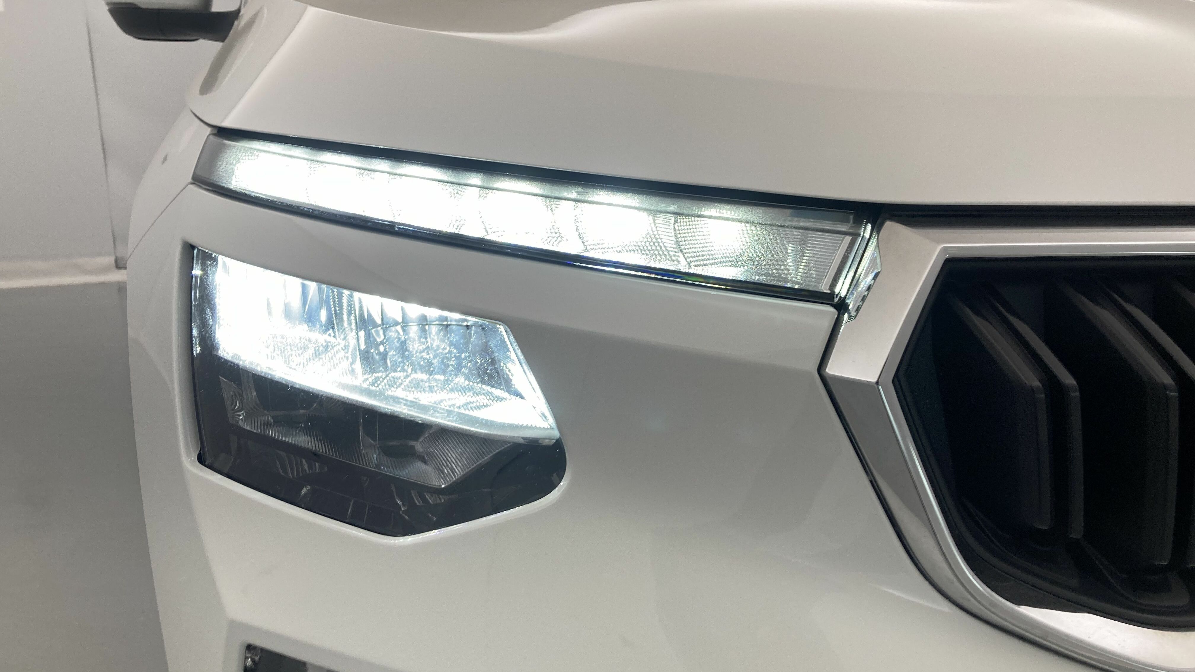 skoda kamiq selection 1.0 TSI 95 2024 blanco candy 30