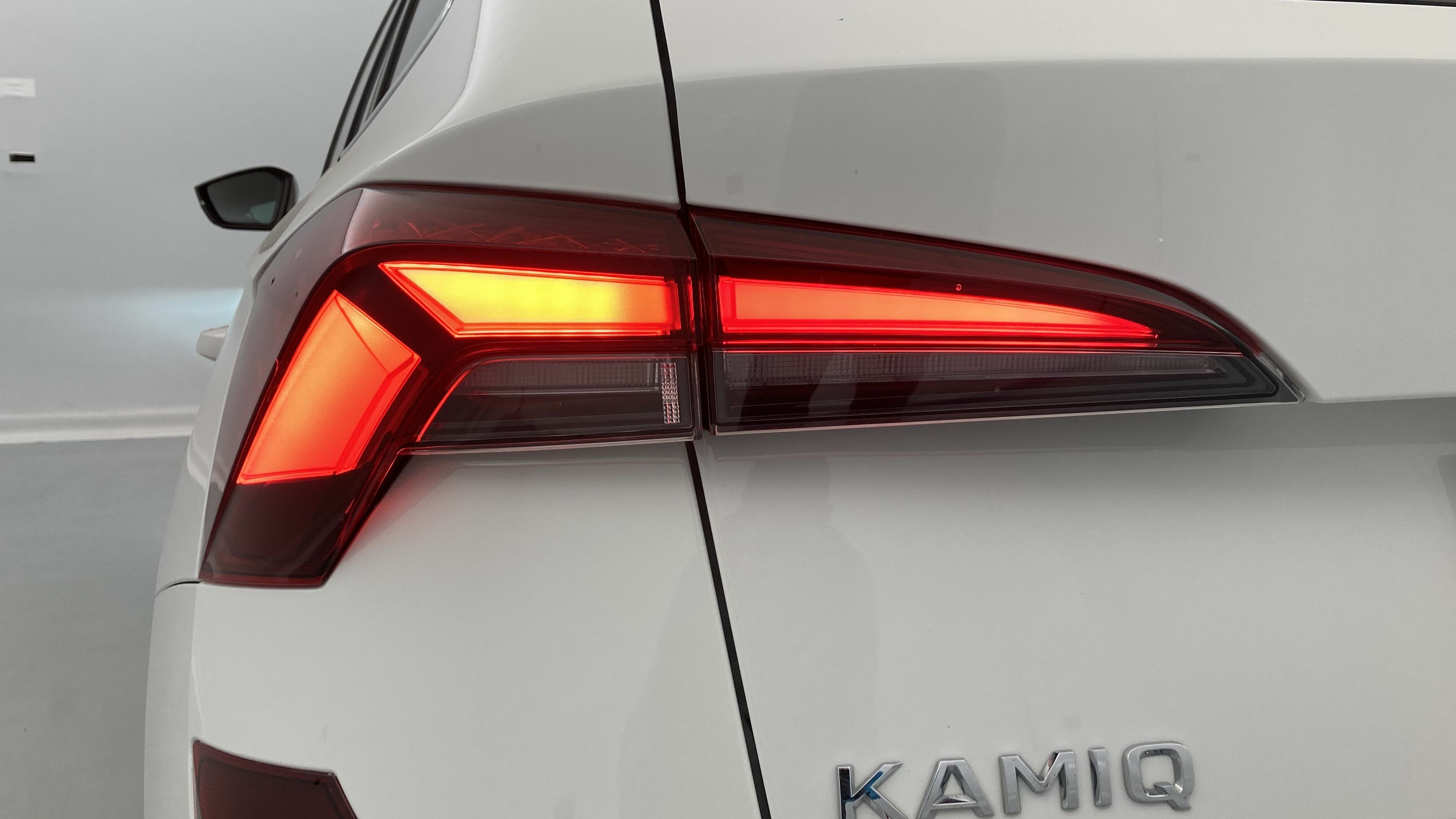 skoda kamiq selection 1.0 TSI 95 2024 blanco candy 31