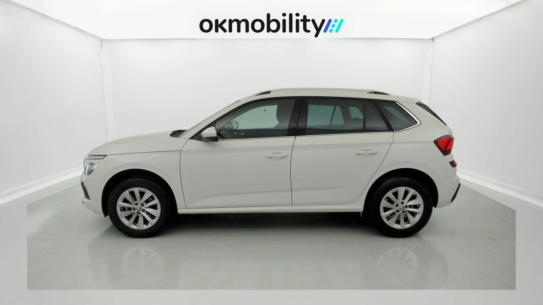 skoda kamiq selection 1.0 TSI 95 2024 blanco candy 8