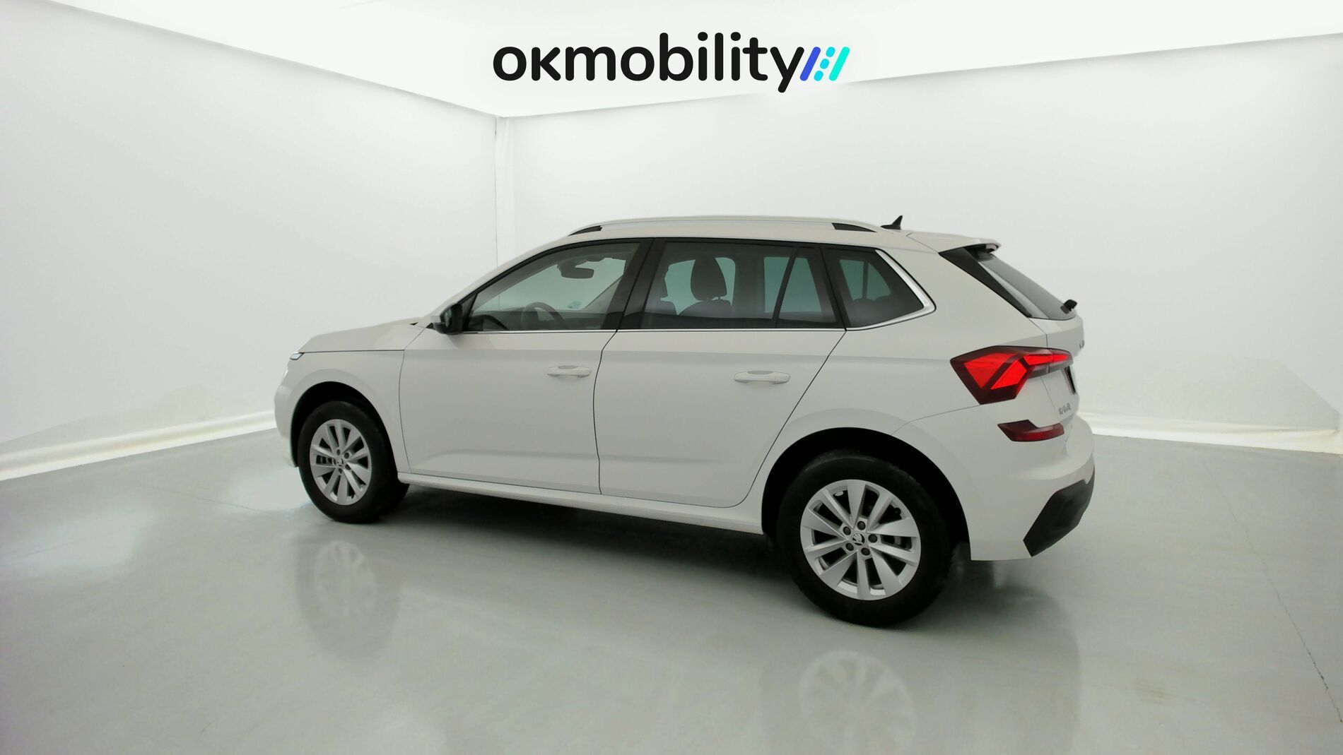 skoda kamiq selection 1.0 TSI 95 2024 blanco candy 9