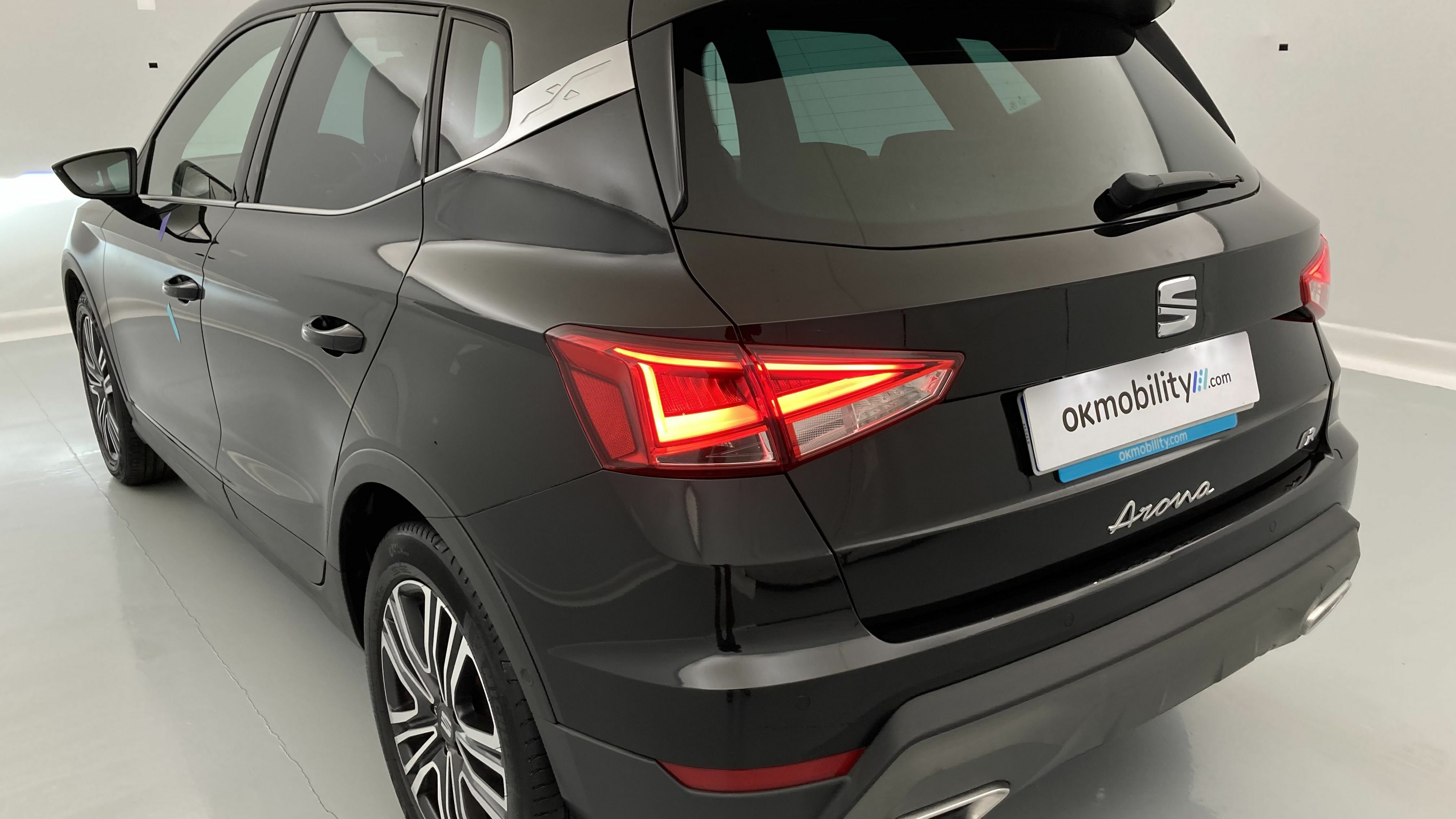 seat arona fr xl rx 1.0 TSI 115 2024 negro midnight 30