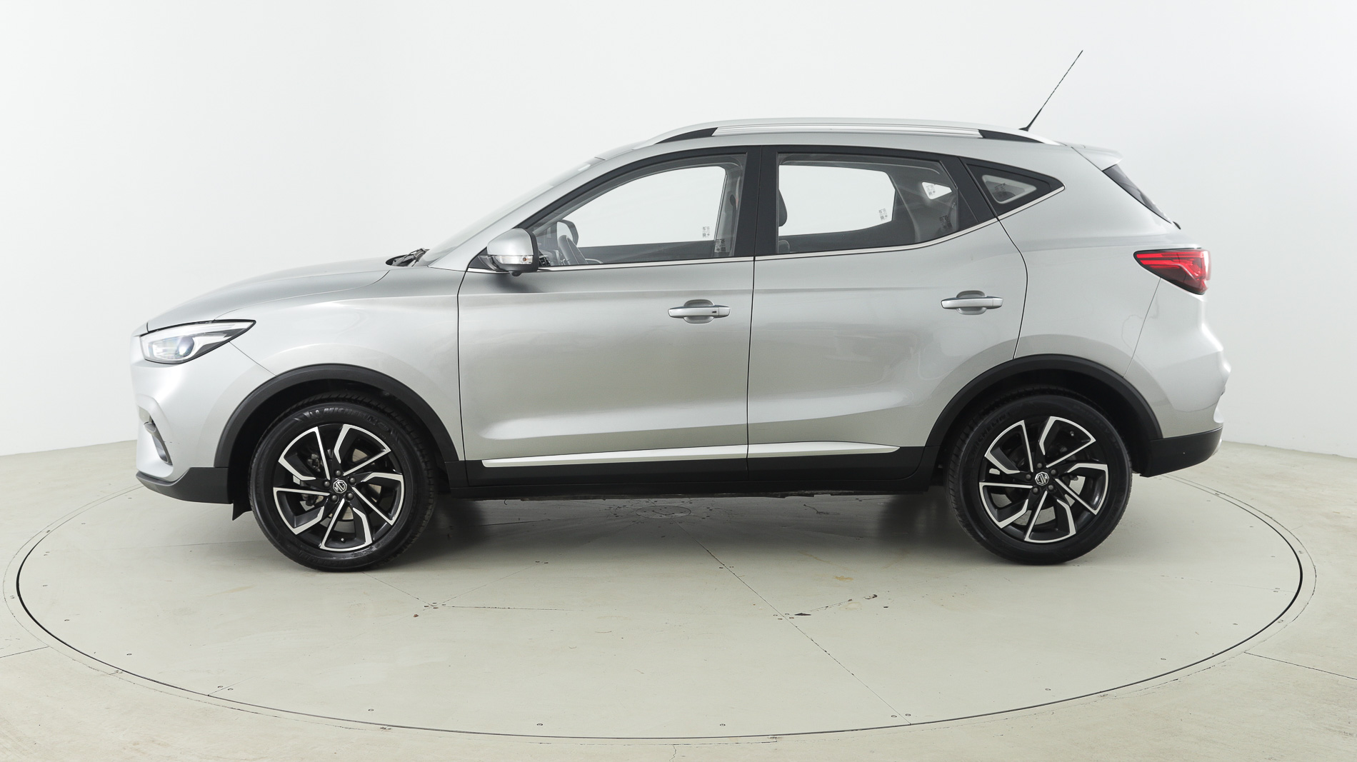 mg zs luxury 1.0 T-GDI 111 2023 silver 8