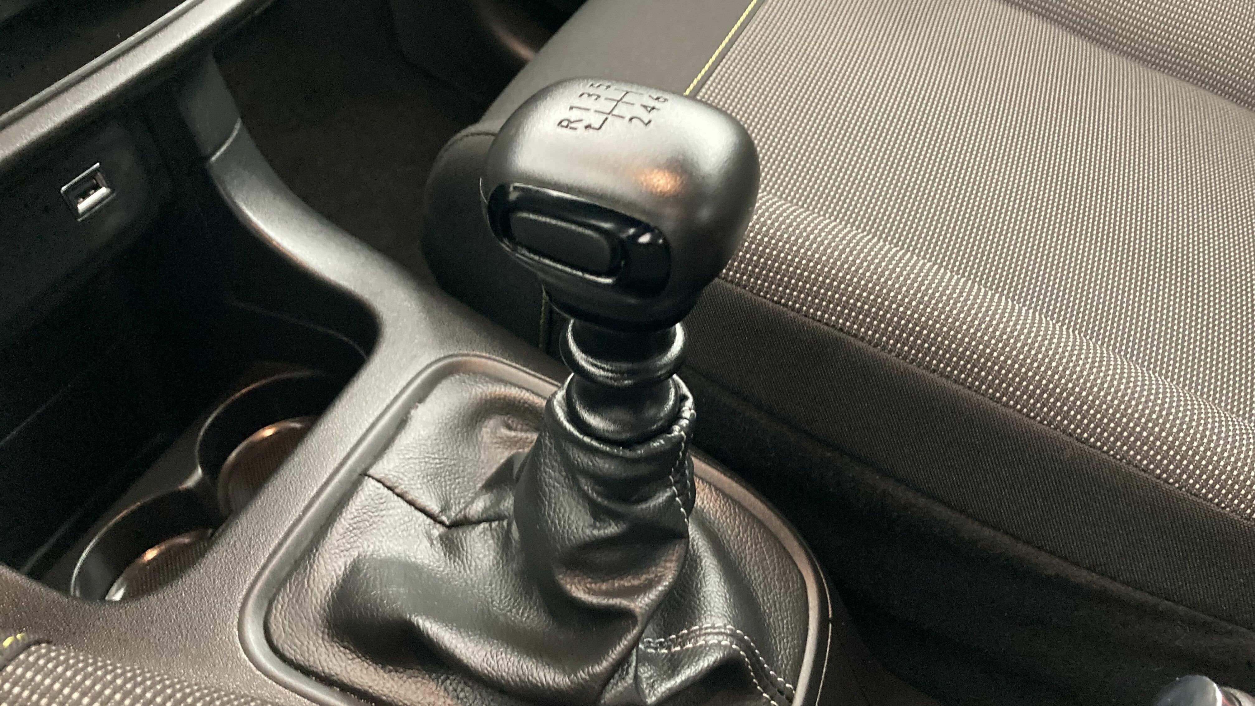 citroen c3 origin max 1.2 PURETECH 83 2024 gris acero 15