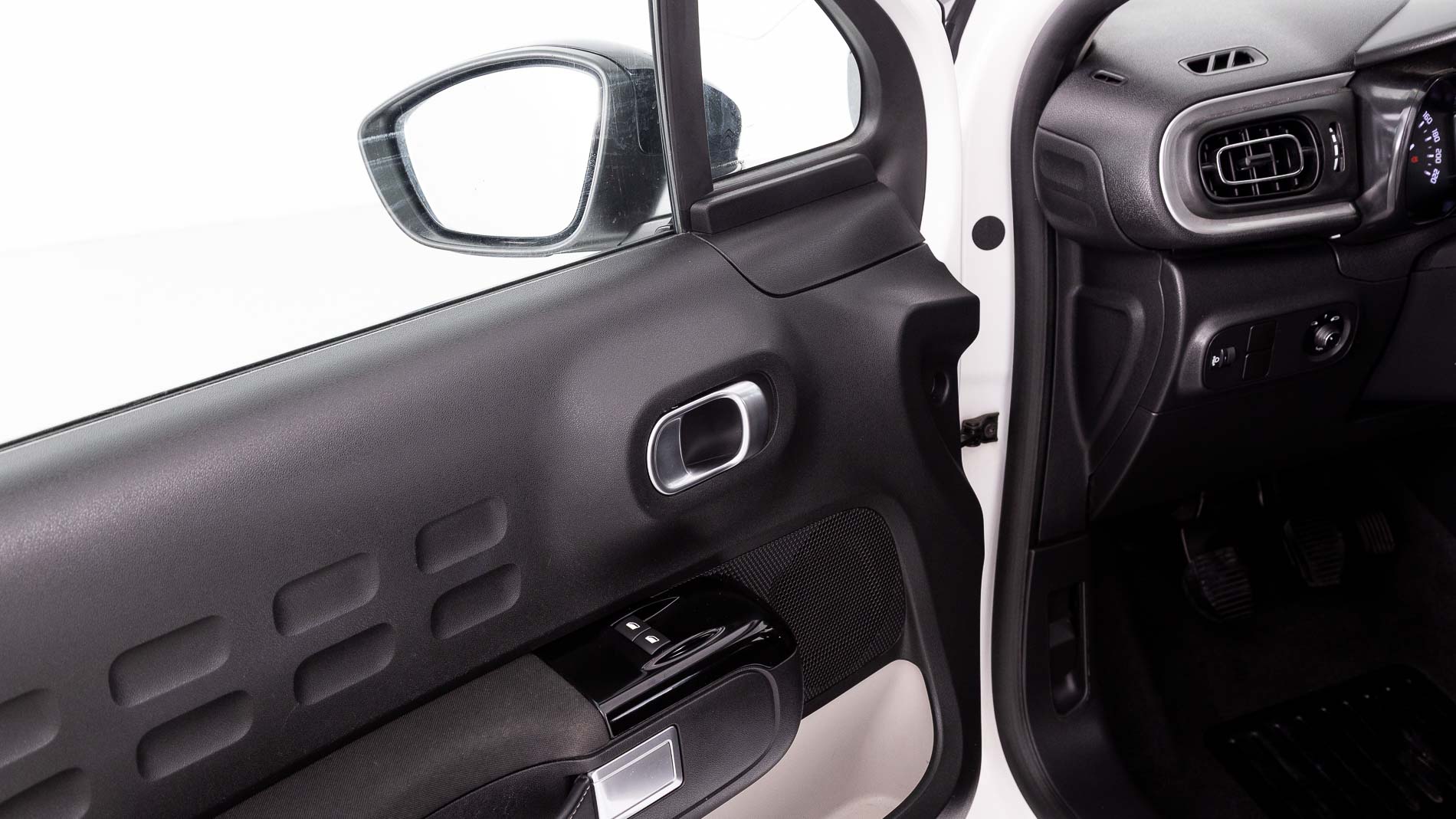 citroen c3 origin max 1.2 PURETECH 83 2024 blanco banquise 22