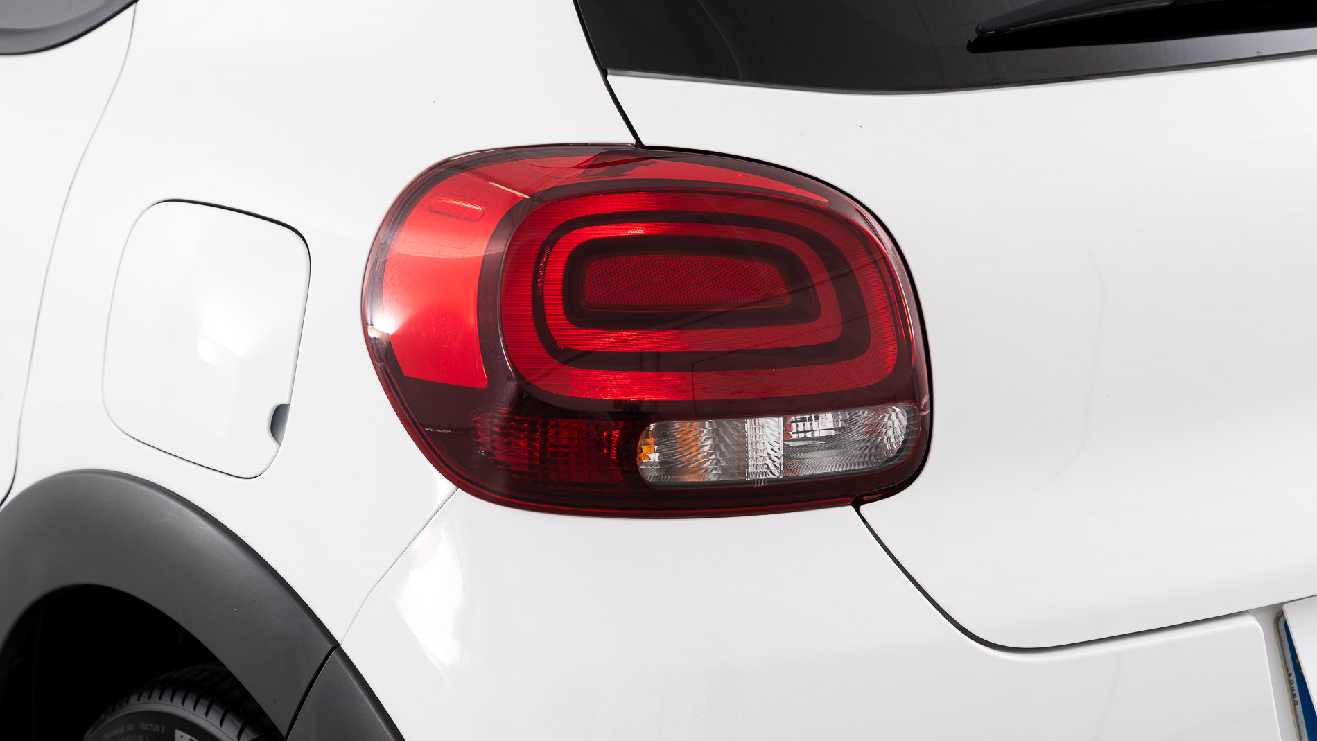 citroen c3 origin max 1.2 PURETECH 83 2024 blanco banquise 30