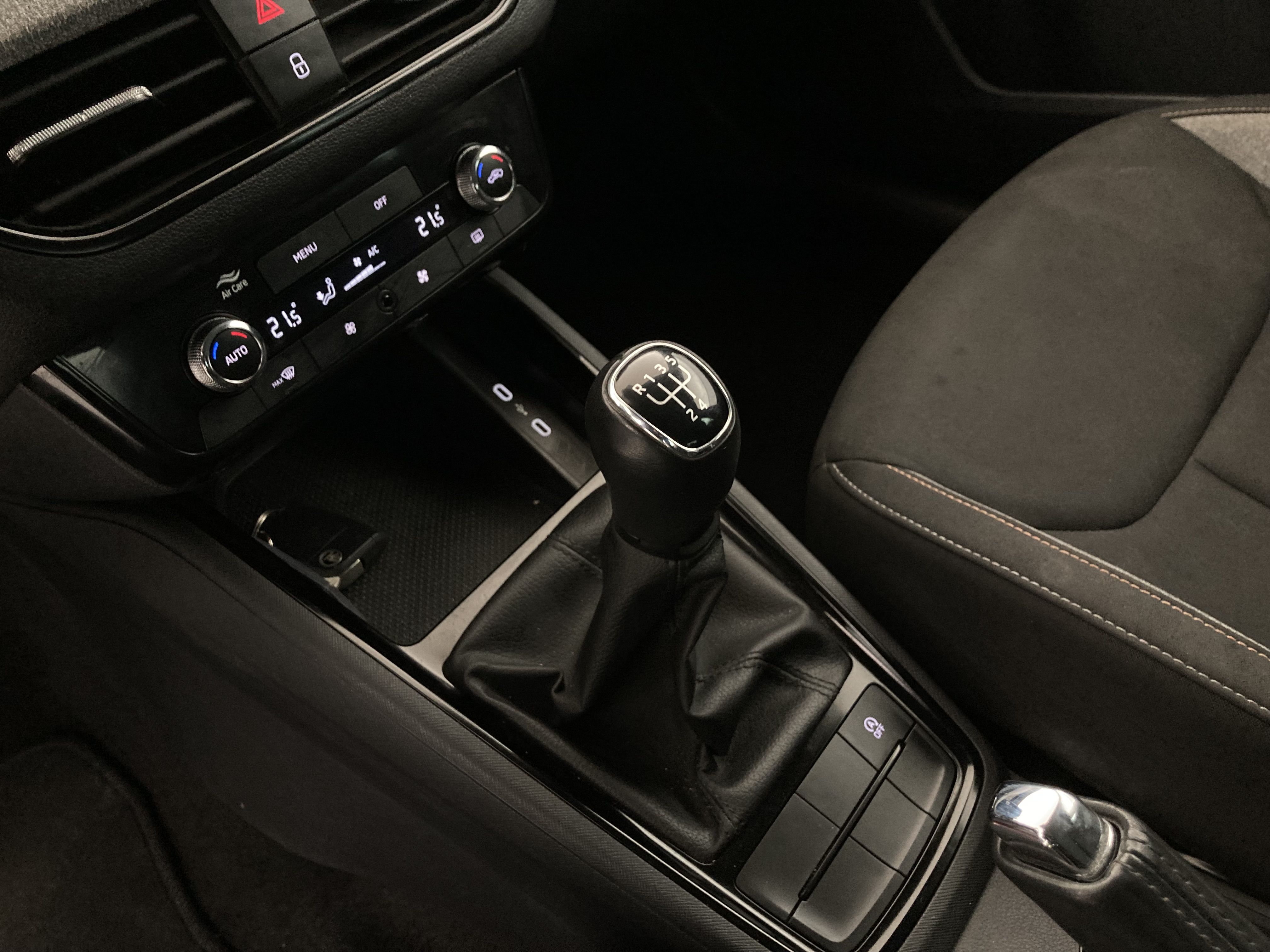 skoda kamiq selection 1.0 TSI 95 2024 rojo velvet 13